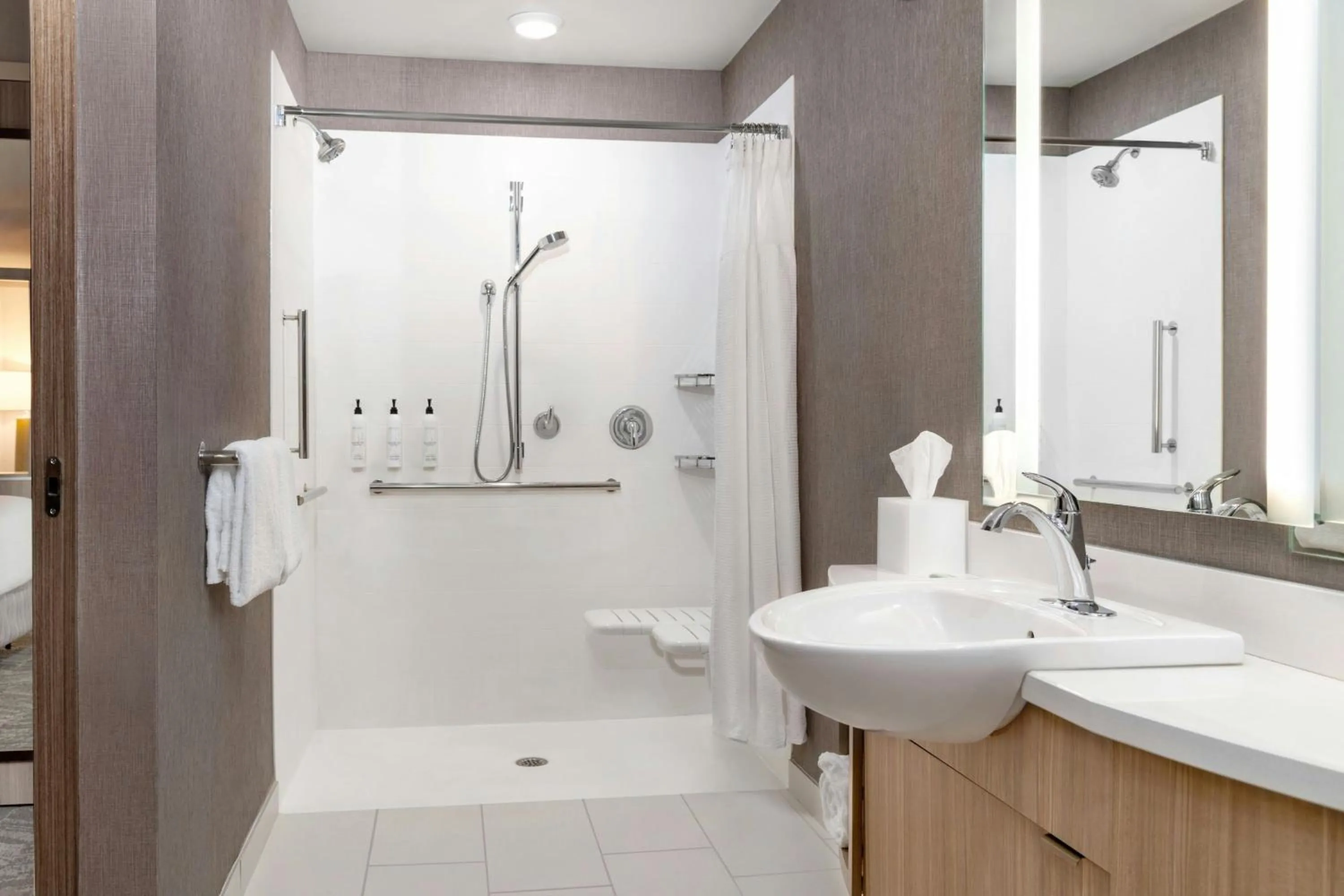 Bathroom in SpringHill Suites by Marriott Holland