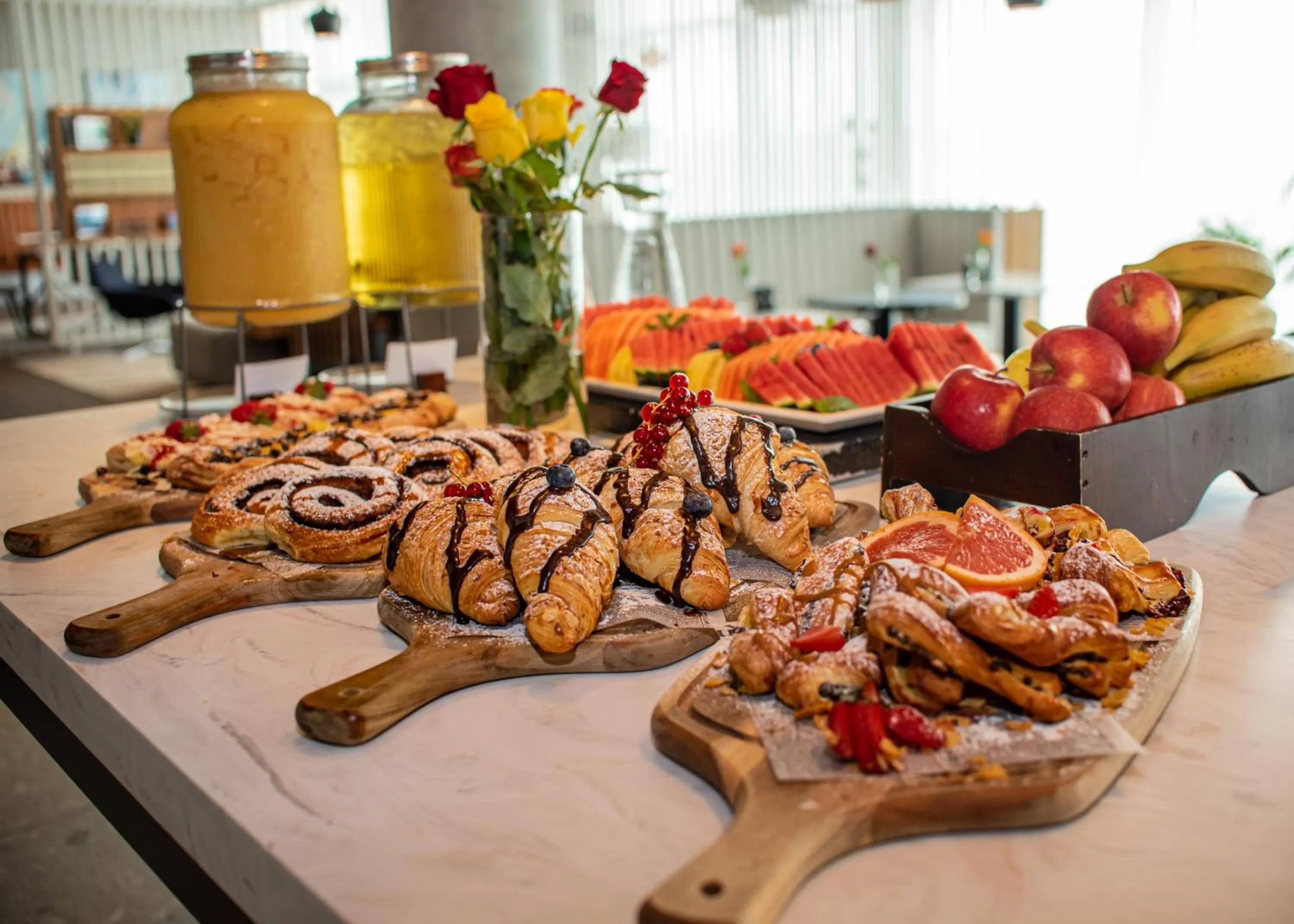 Buffet breakfast in Courtyard by Marriott Reykjavik Keflavik Airport