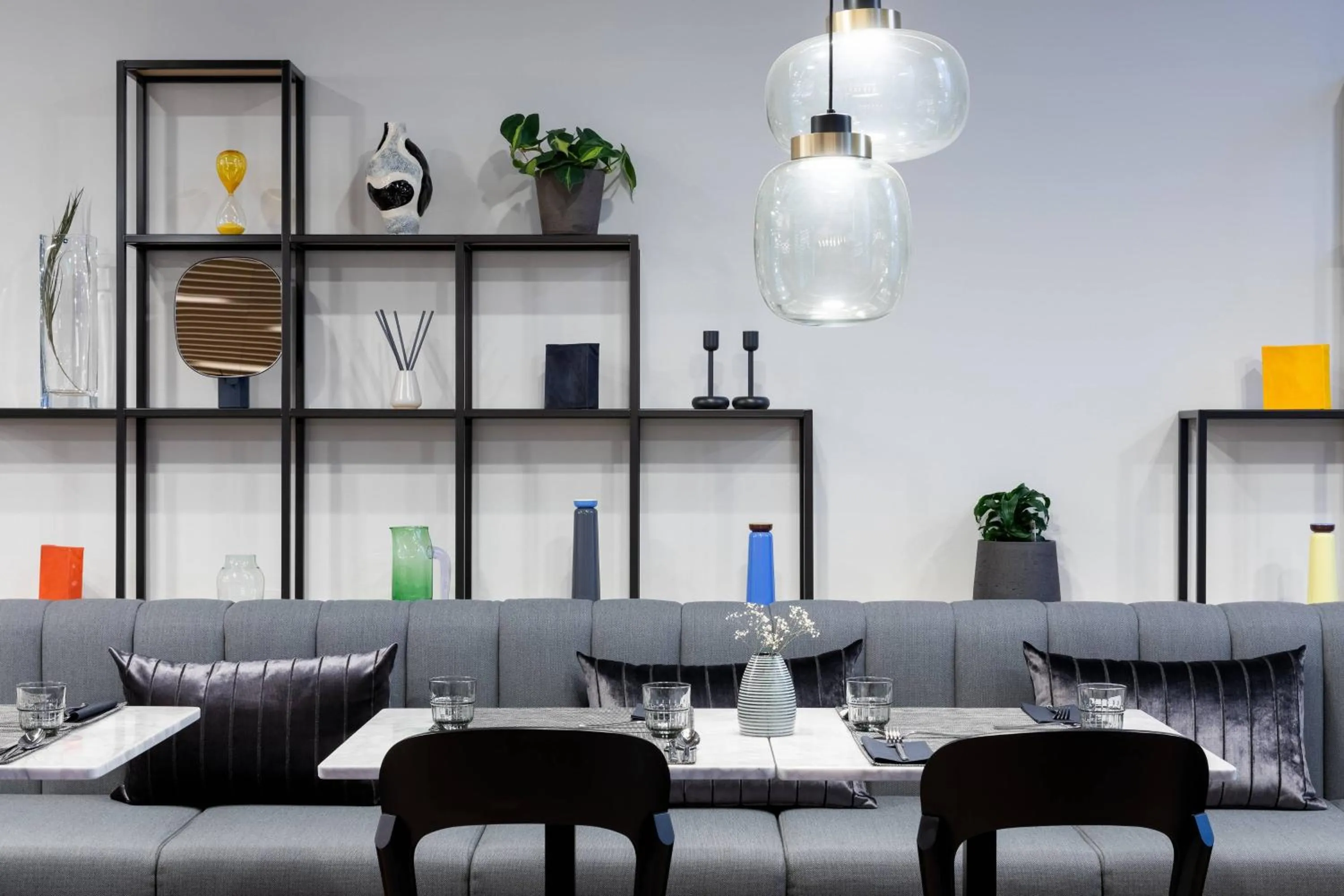 Lounge or bar in Courtyard Tampere City