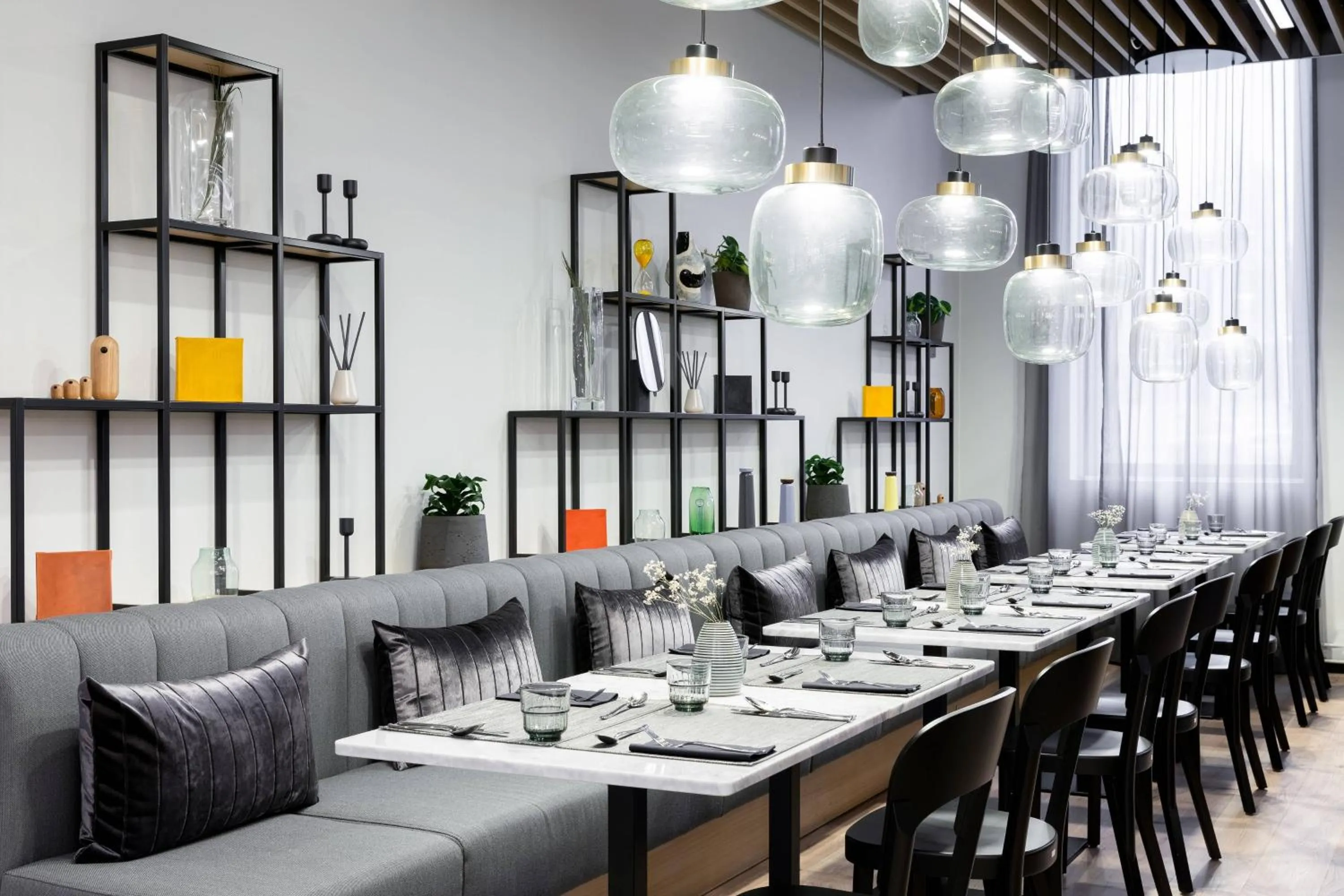 Lounge or bar in Courtyard Tampere City