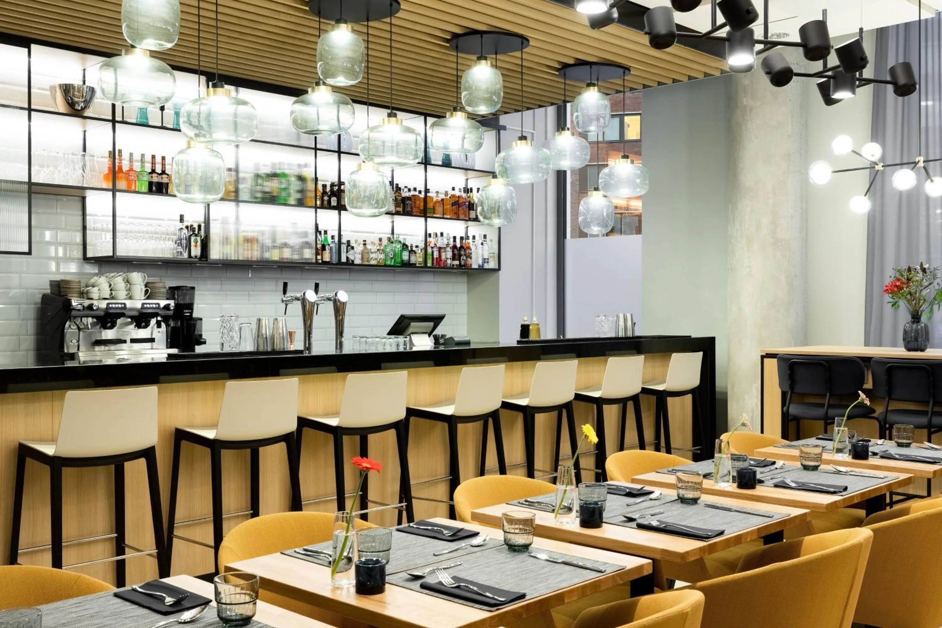 Lounge or bar in Courtyard Tampere City