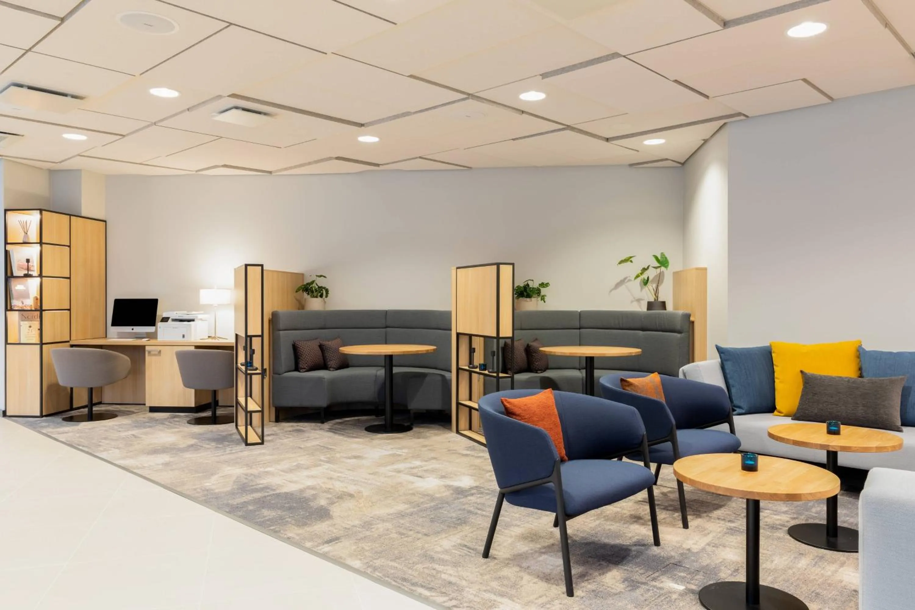 Lobby or reception in Courtyard Tampere City