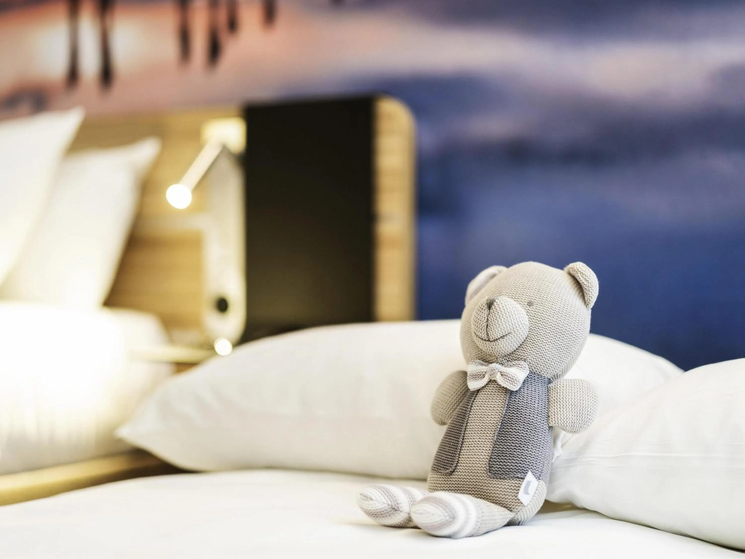 Bedroom, Bed in Novotel Leicester