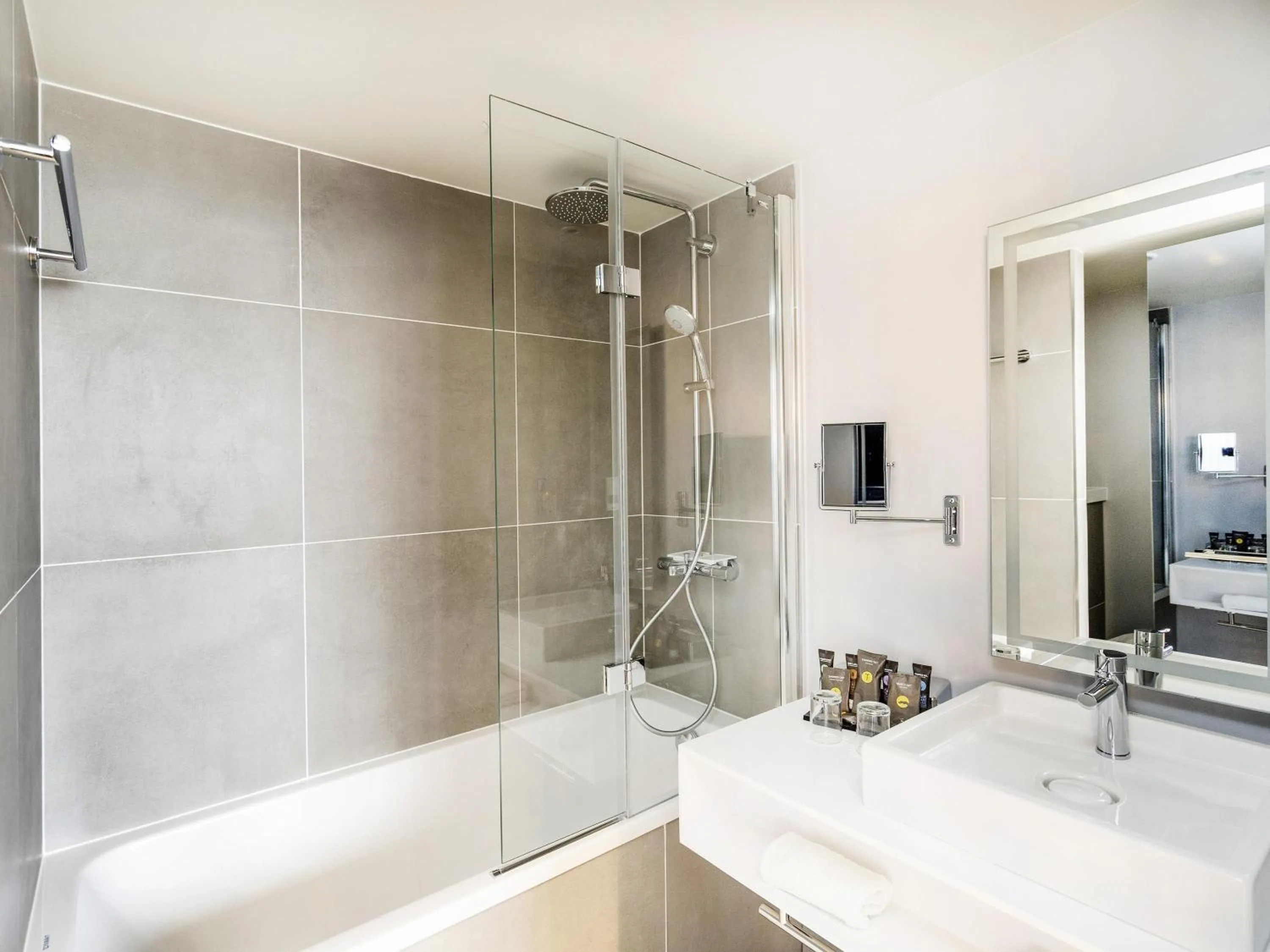 Bedroom in Novotel Leicester