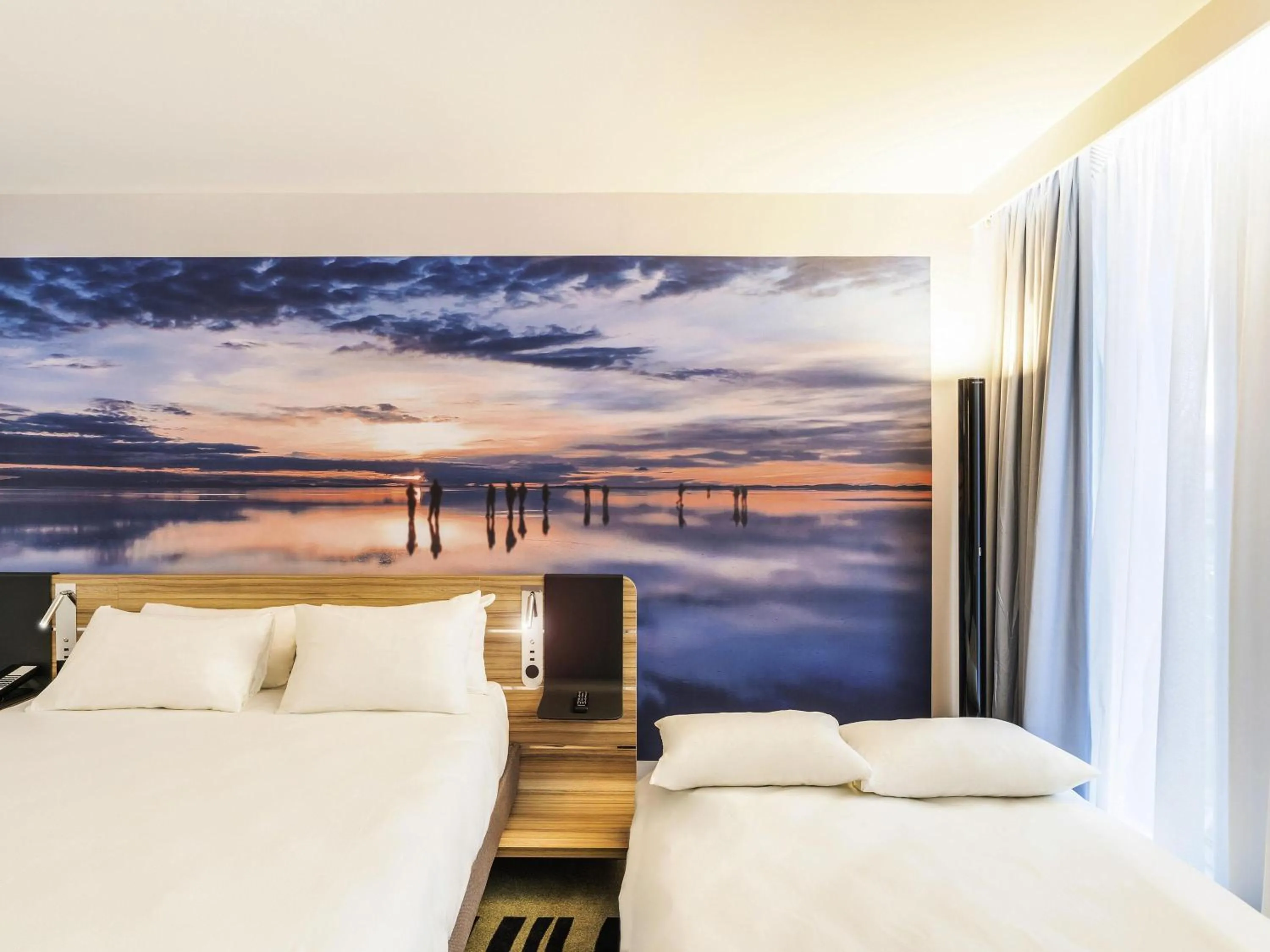 Bedroom, Bed in Novotel Leicester