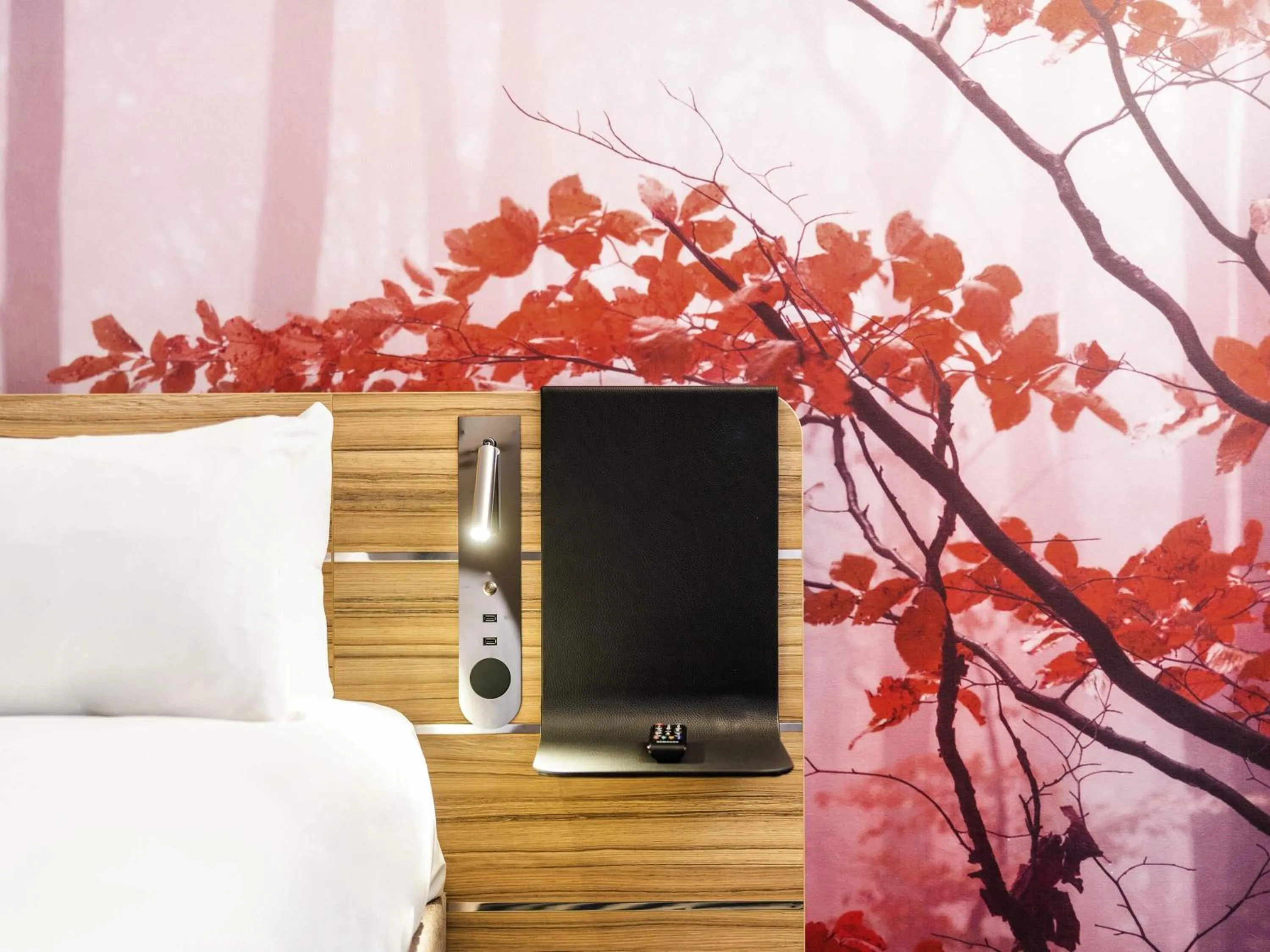 Bedroom, Bed in Novotel Leicester