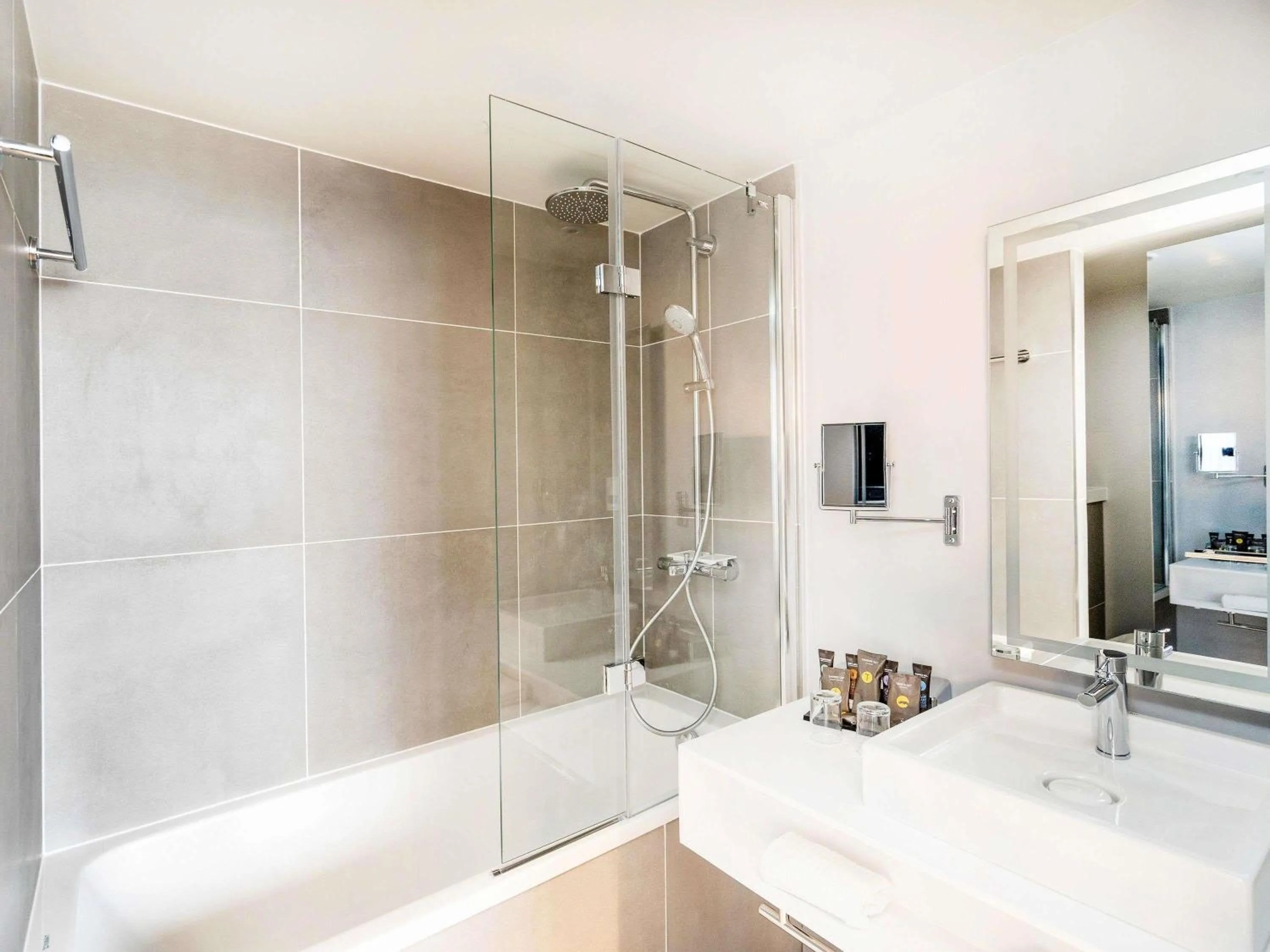 Bedroom in Novotel Leicester