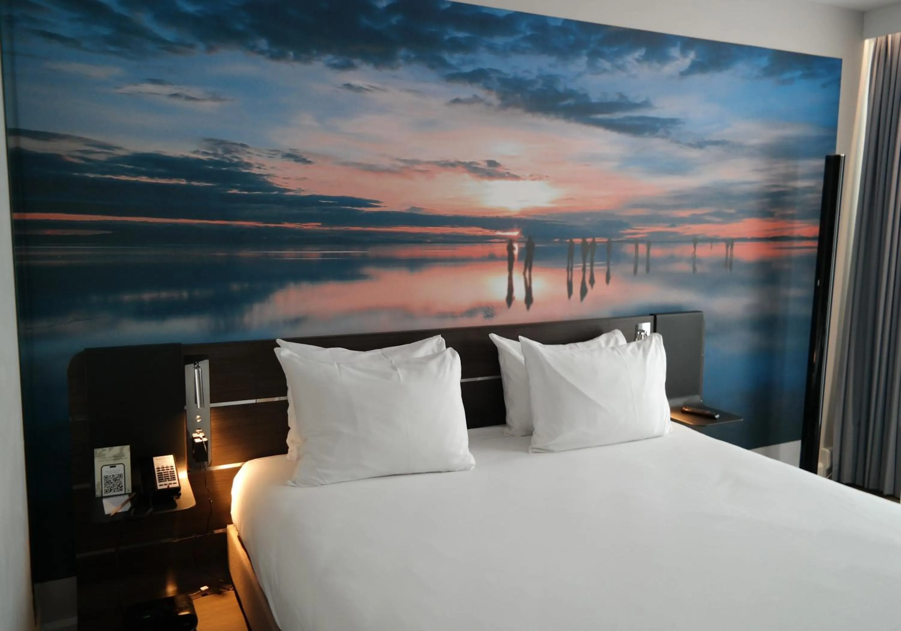 Bedroom, Bed in Novotel Leicester