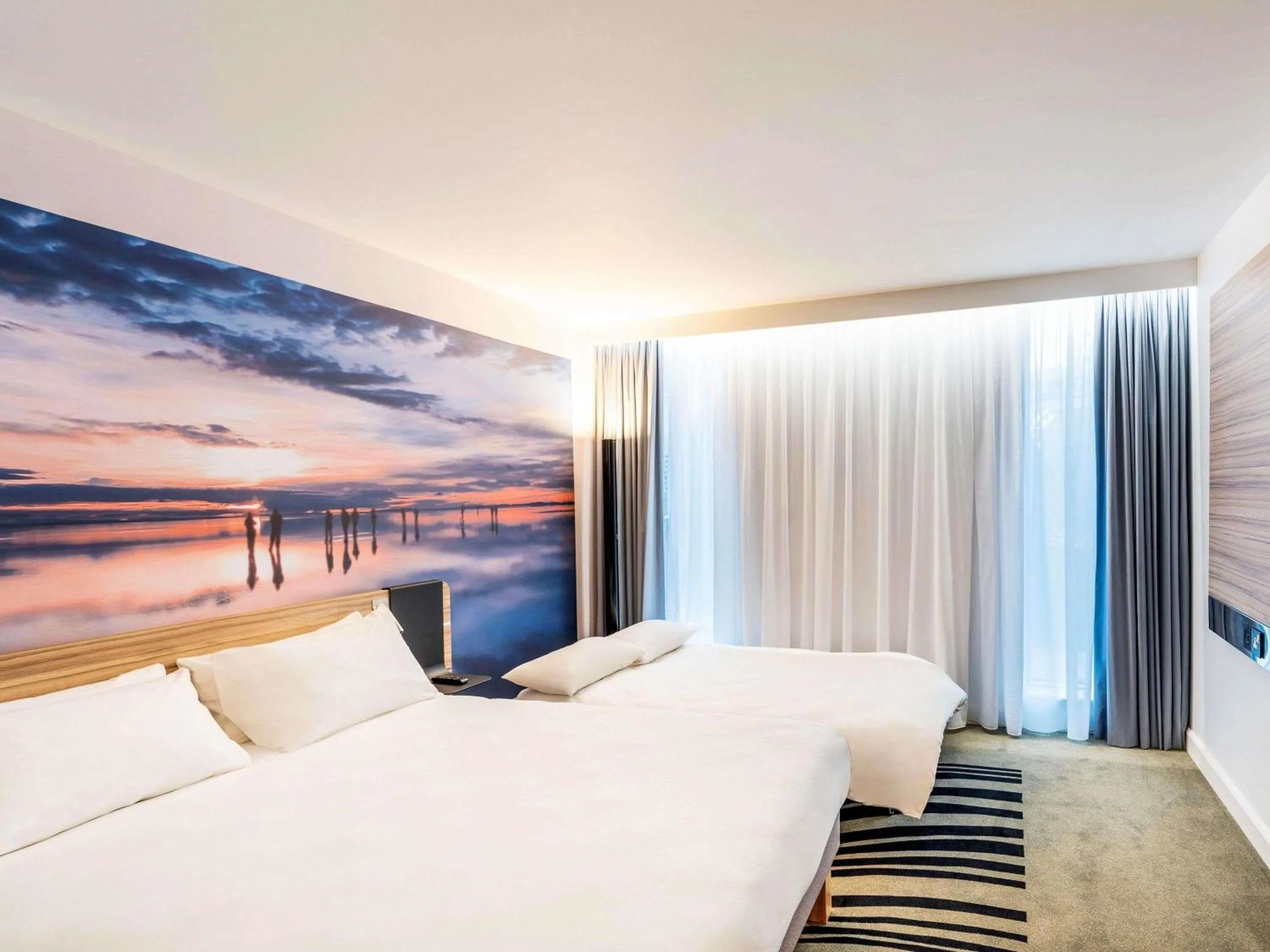 Bedroom, Bed in Novotel Leicester