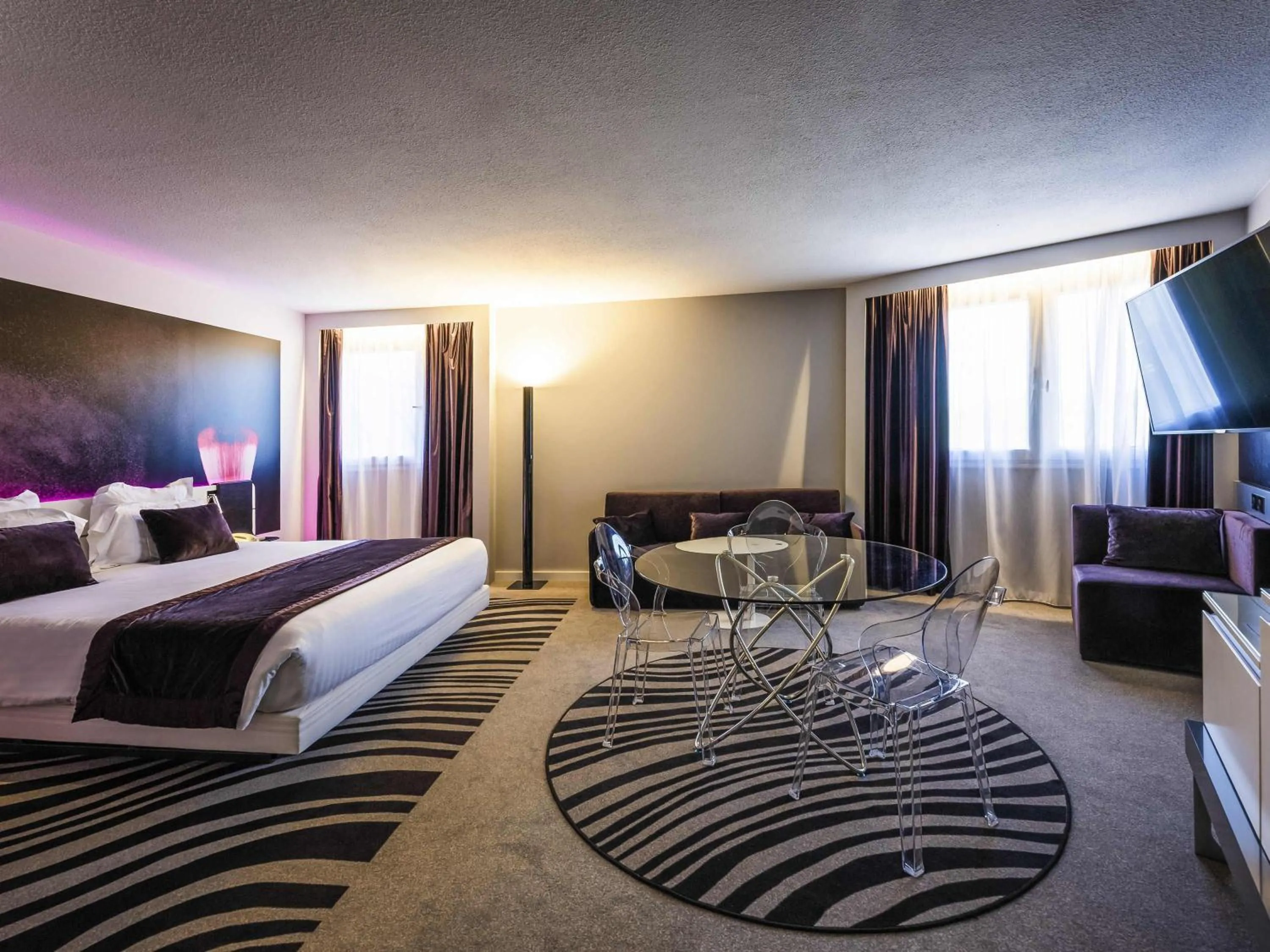 Bedroom, Bed in Novotel Orléans Saint Jean de Braye