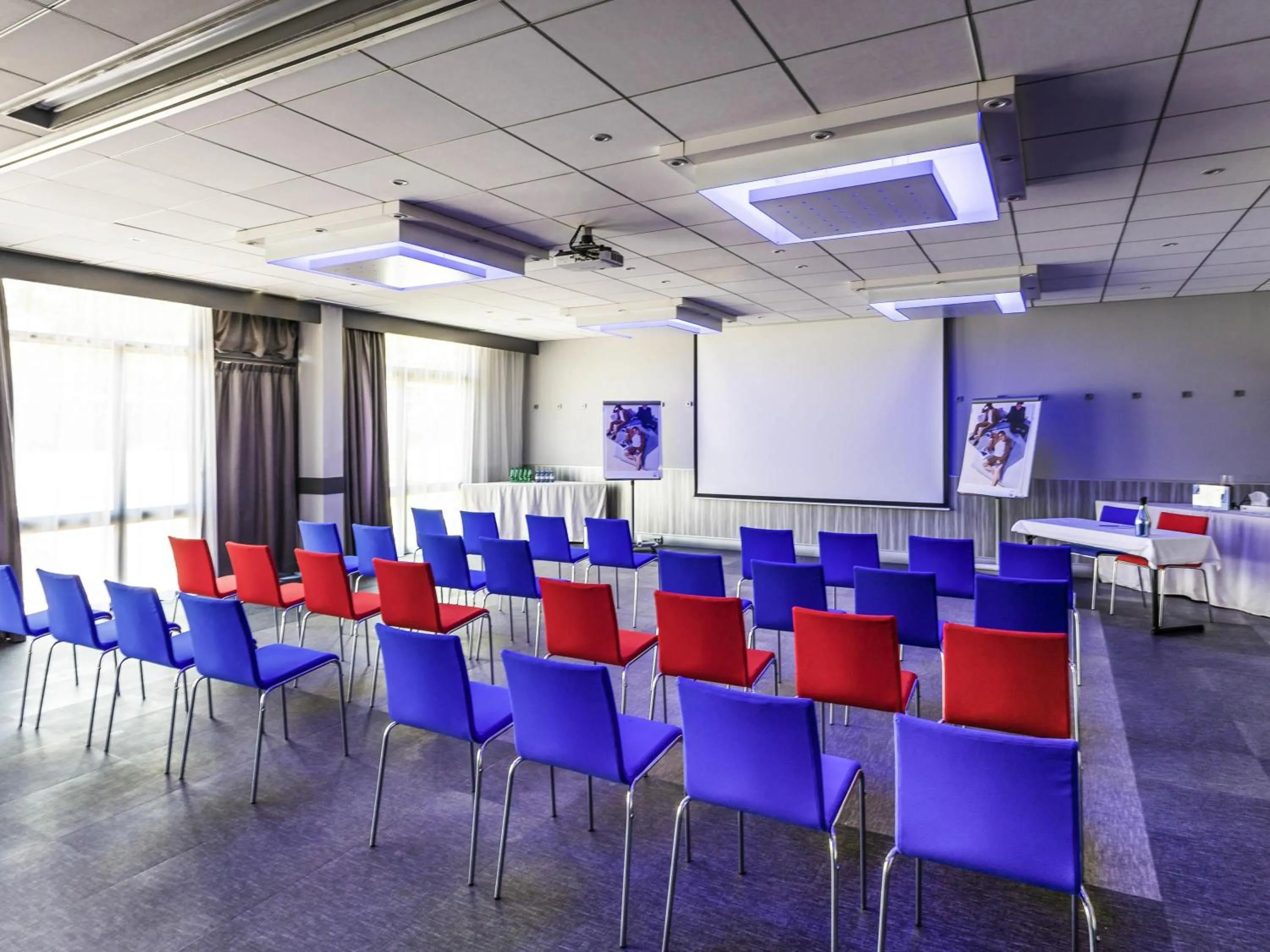 Meeting/conference room in Novotel Orléans Saint Jean de Braye