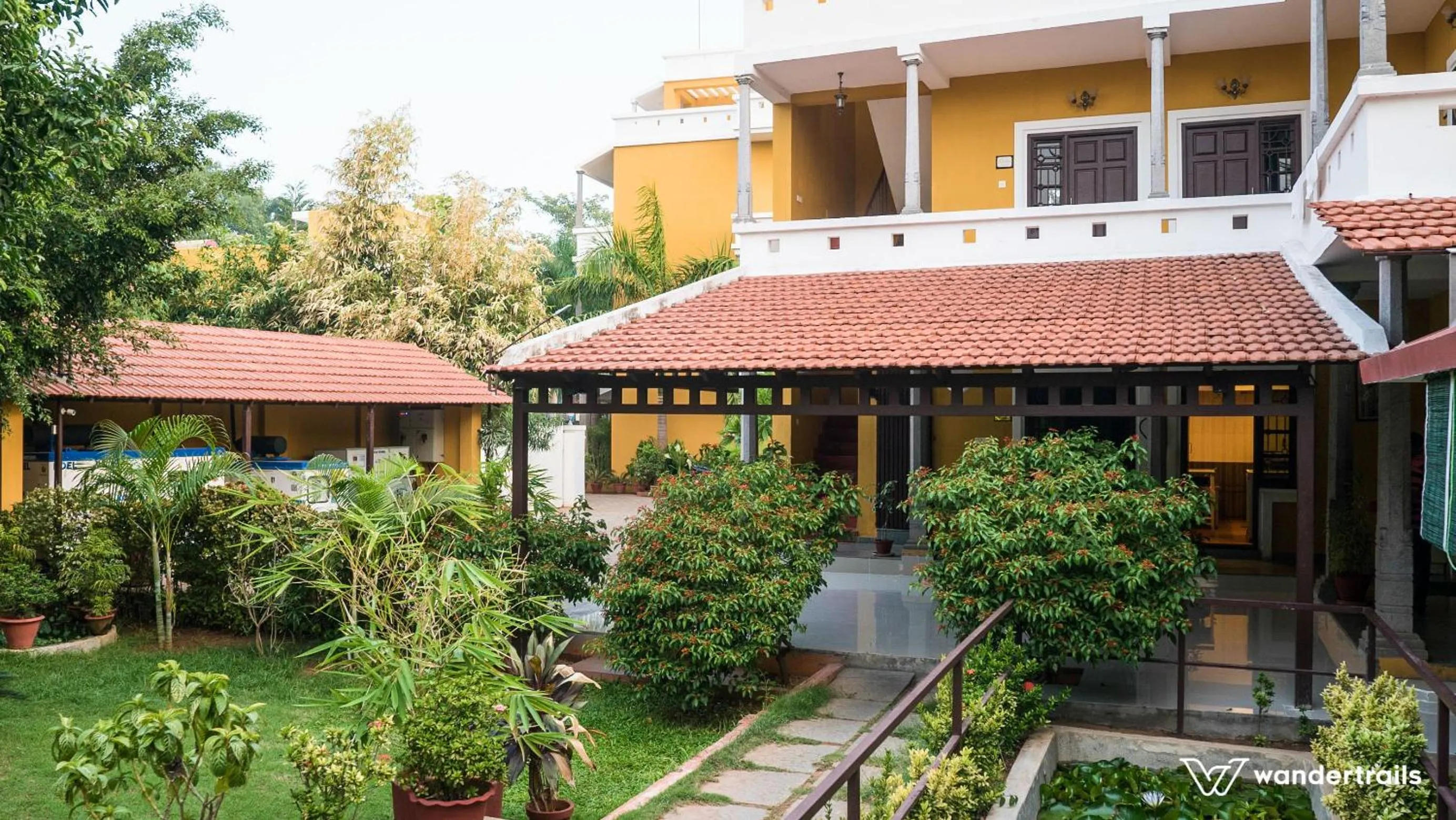 Property building in Poppys Olive de' villa