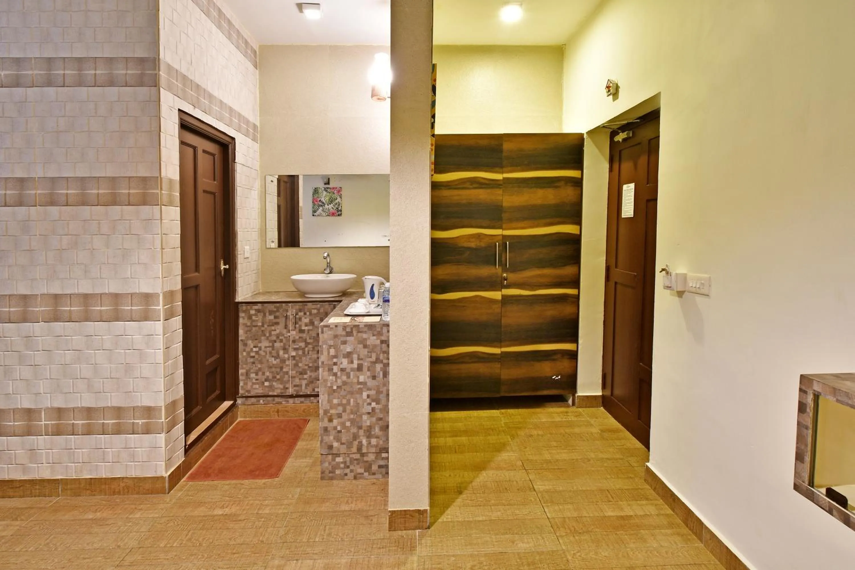 wardrobe in Poppys Olive de' villa