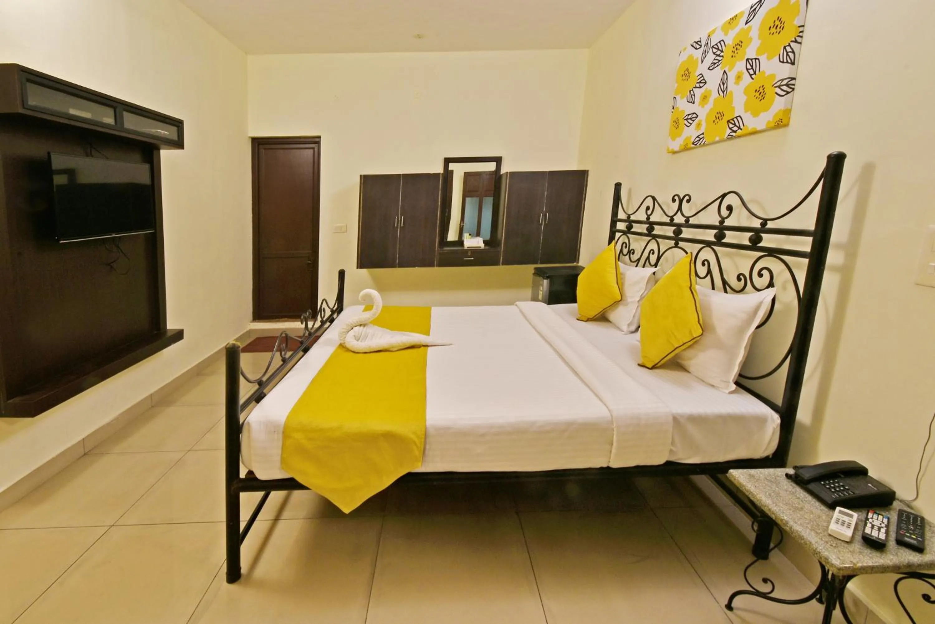 Bedroom, Bed in Poppys Olive de' villa