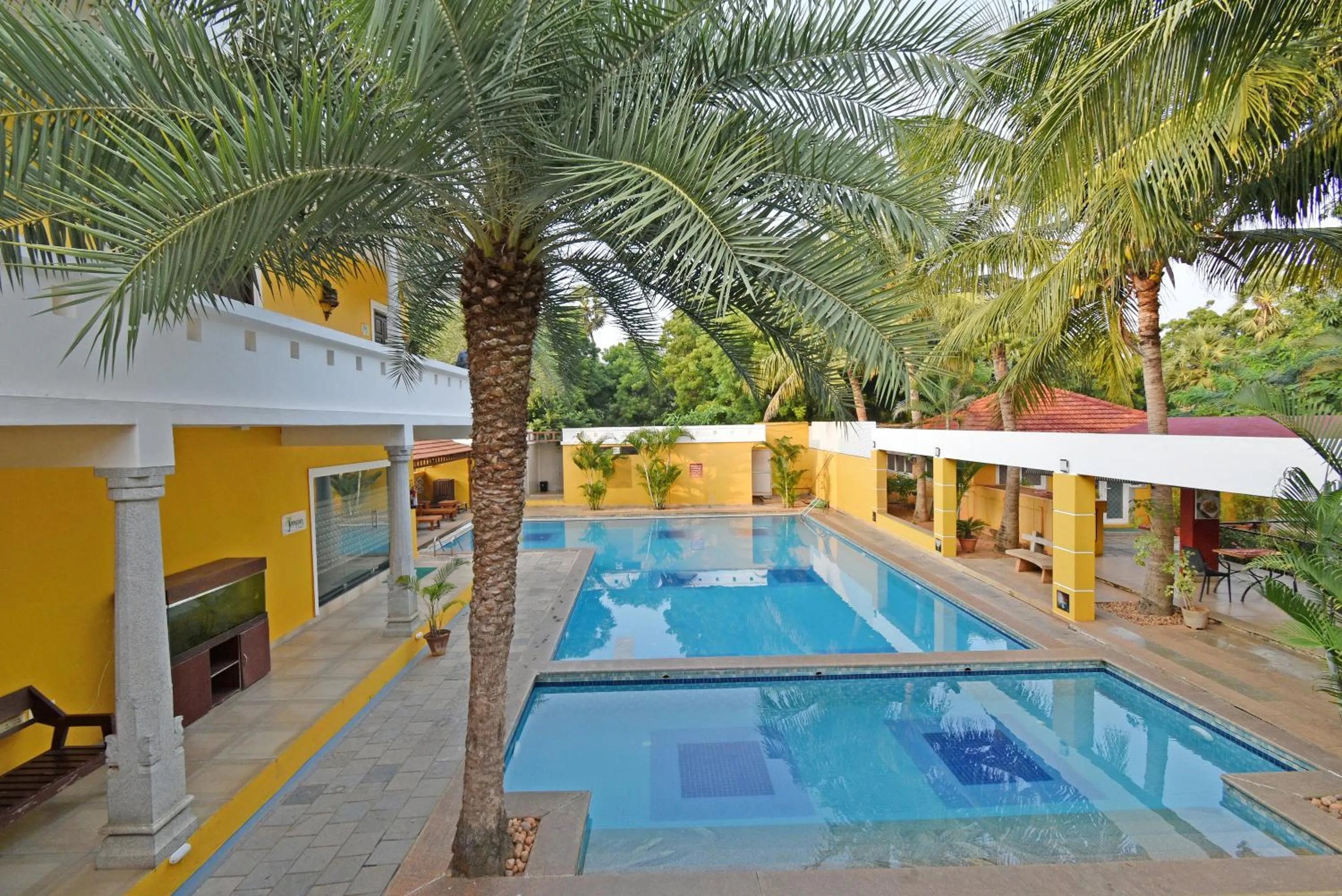 Swimming pool in Poppys Olive de' villa