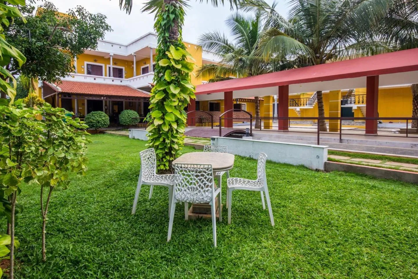 Property building in Poppys Olive de' villa