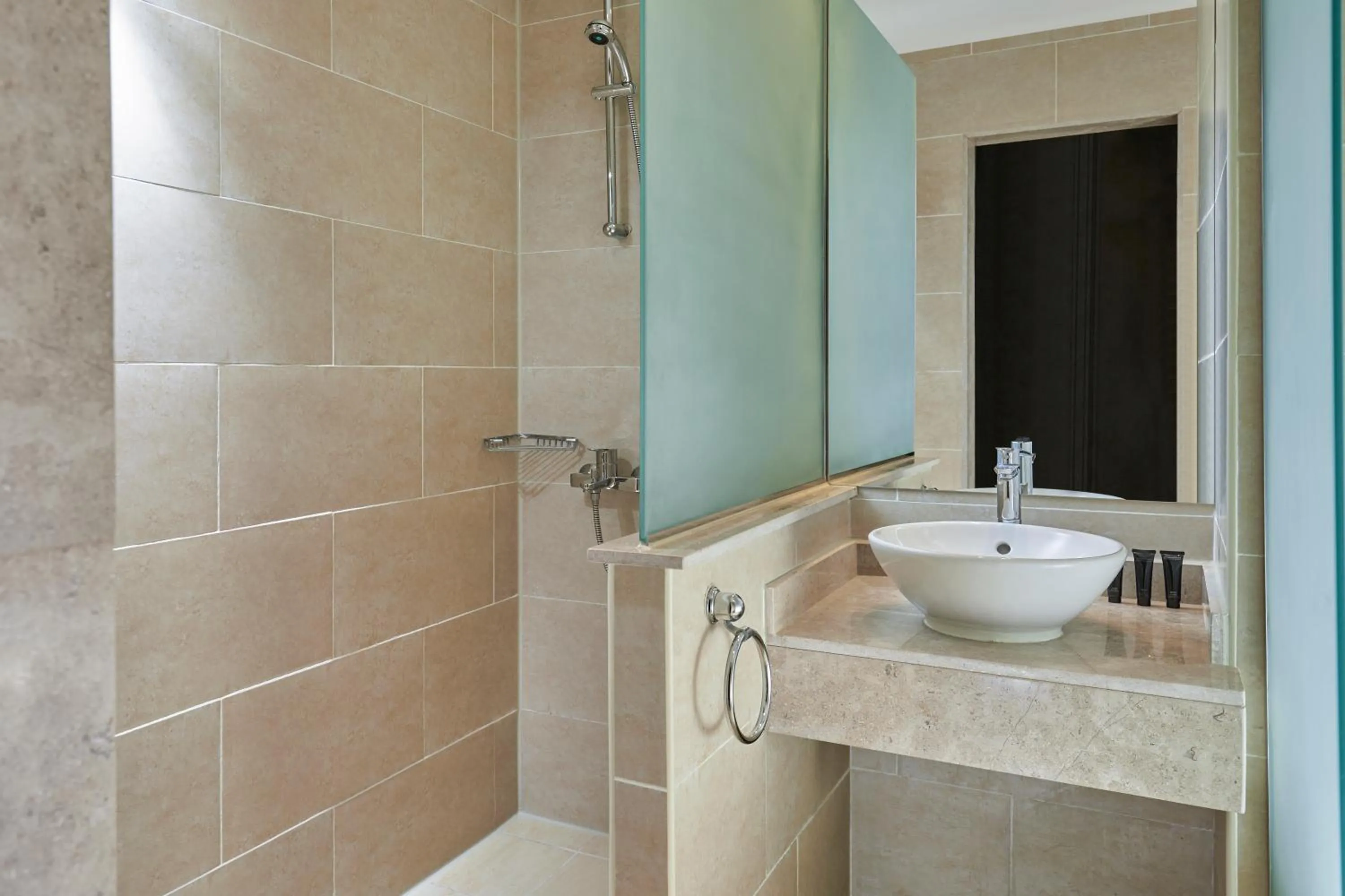 Shower in Steigenberger Aqua Magic, All inclusive