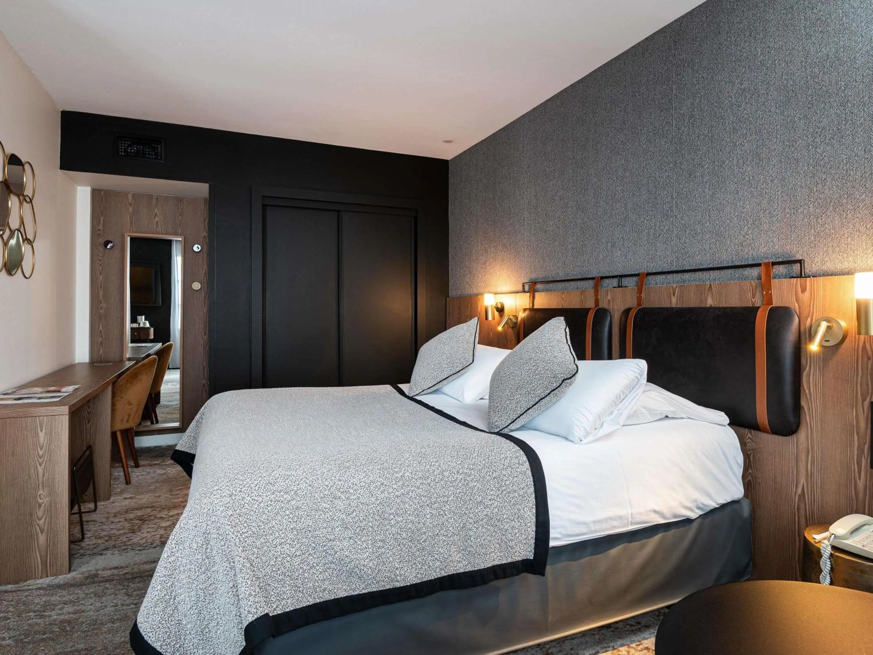 Bedroom, Bed in Mercure Carcassonne La Cité