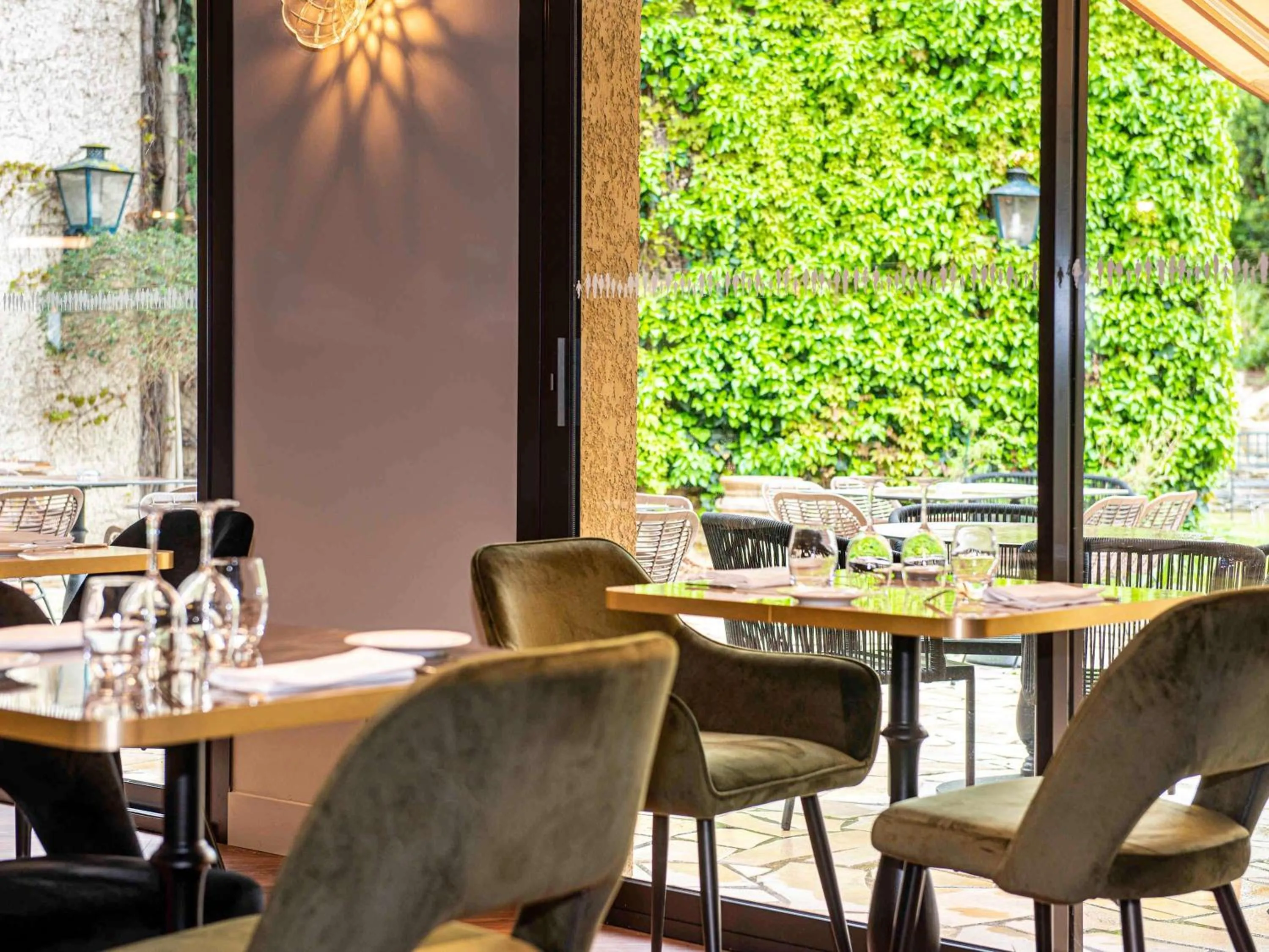 Restaurant/places to eat in Mercure Carcassonne La Cité