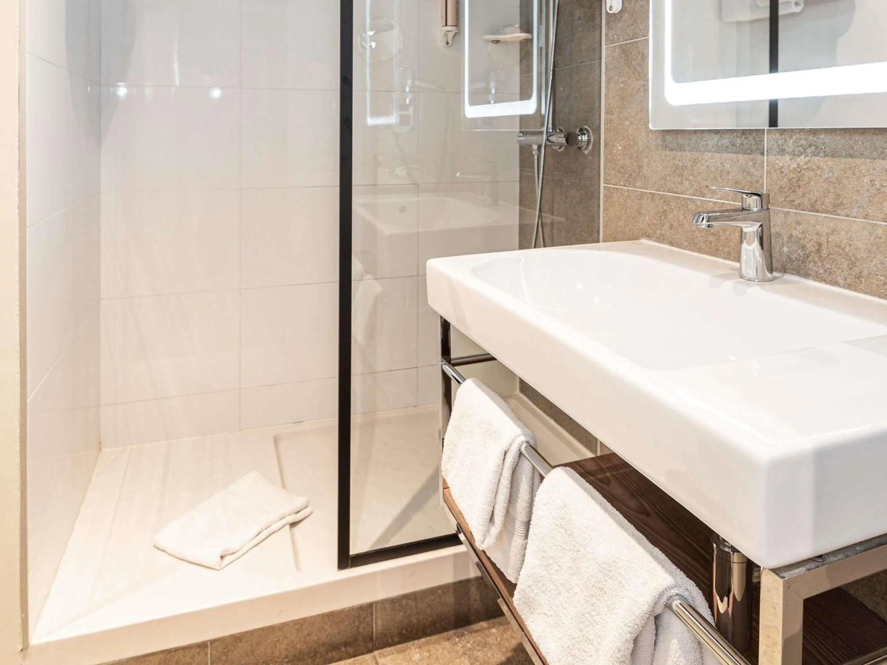 Bedroom in Mercure Carcassonne La Cité