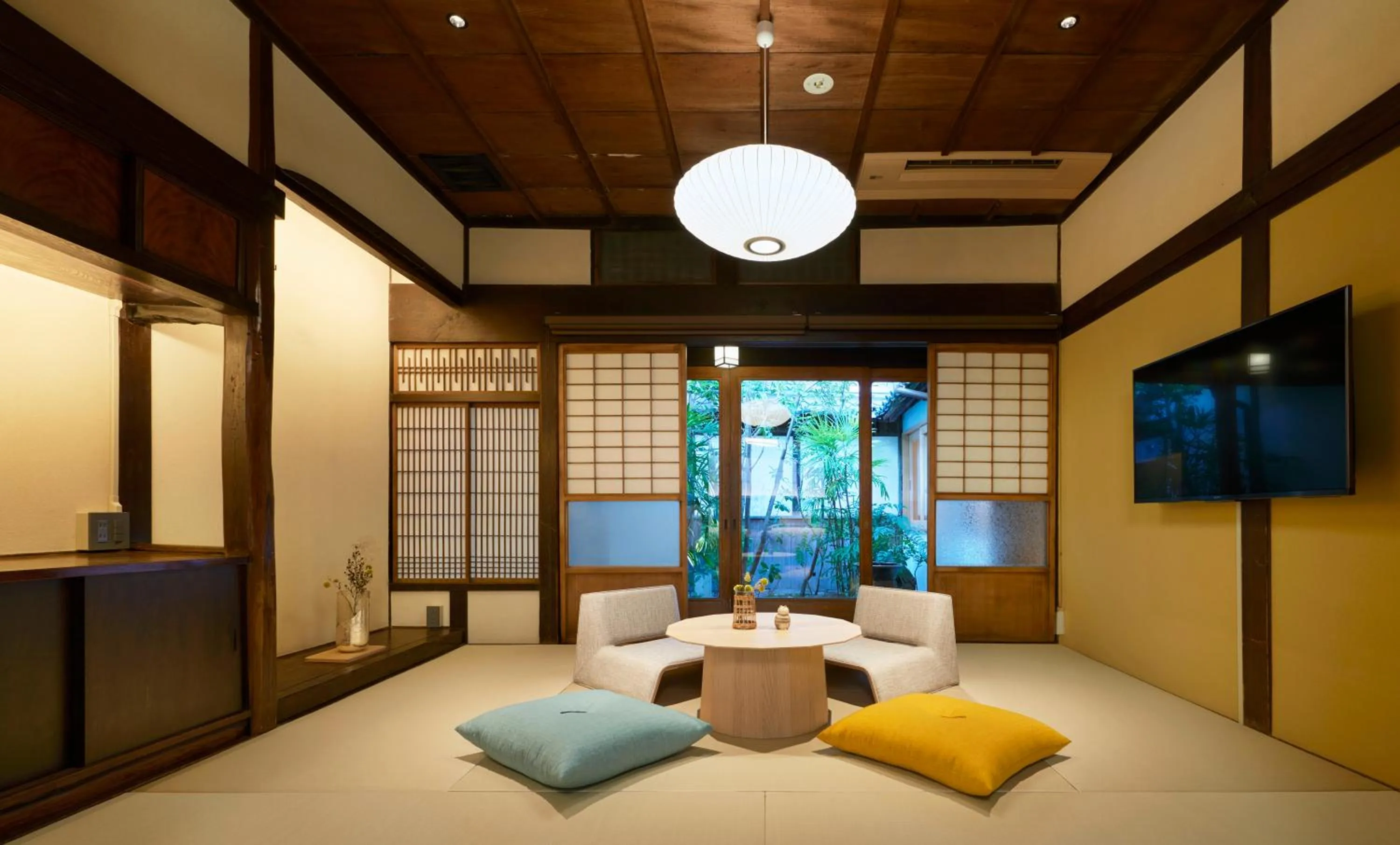 Photo of the whole room, Bed in Tomonoura Shiomachi Hotel