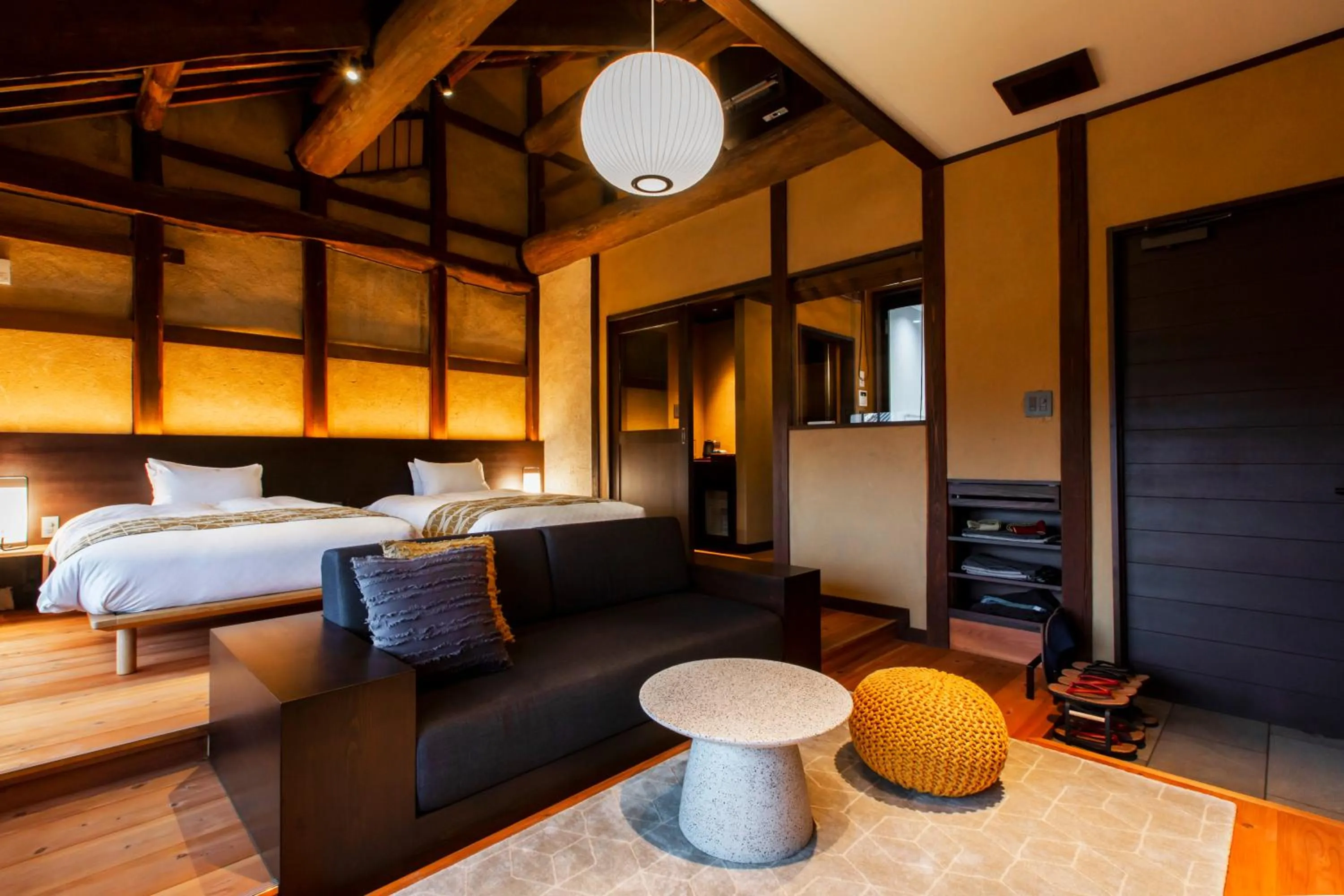 Photo of the whole room, Bed in Tomonoura Shiomachi Hotel