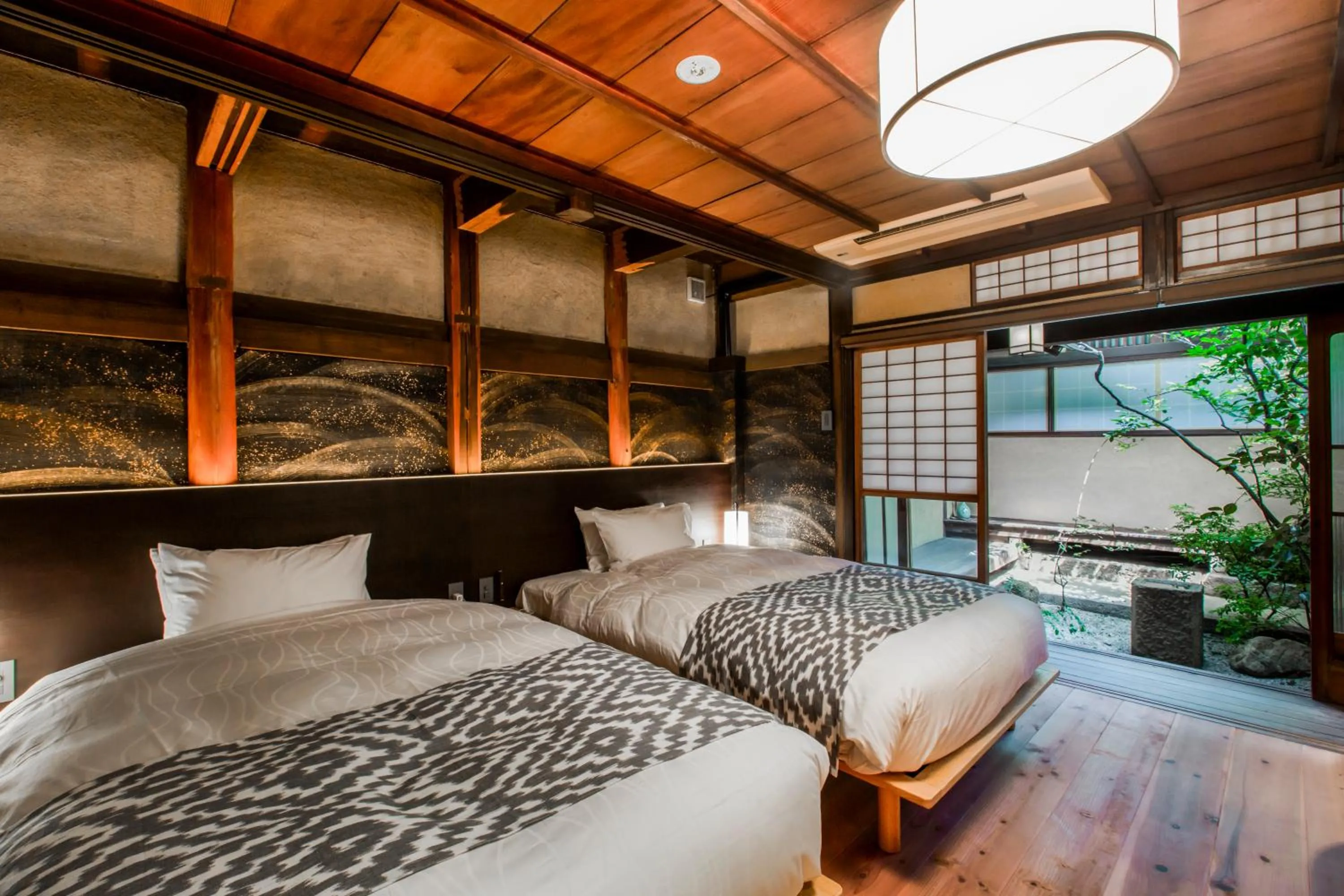 Photo of the whole room, Bed in Tomonoura Shiomachi Hotel