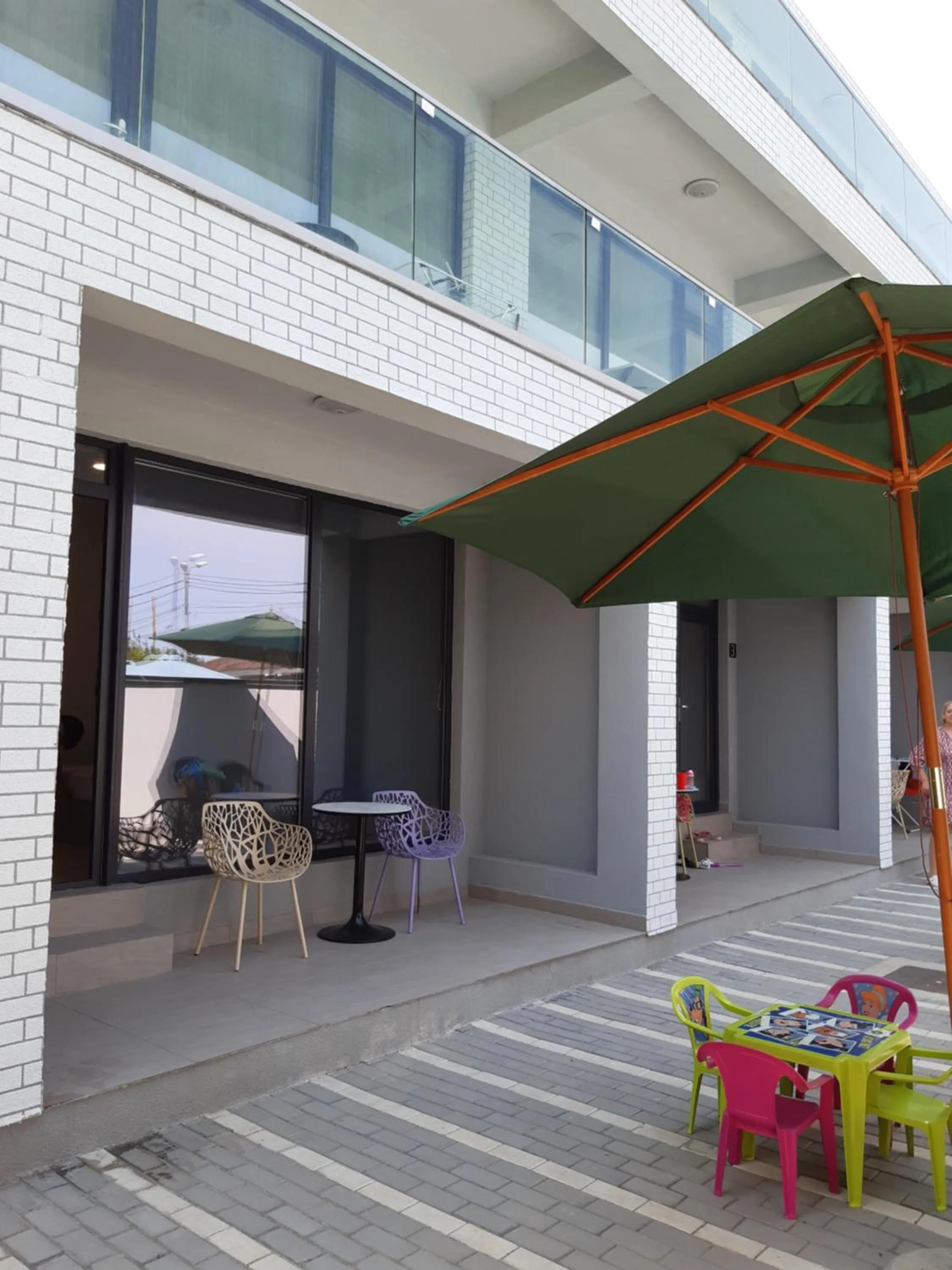 Facade/entrance in Vila Arthur