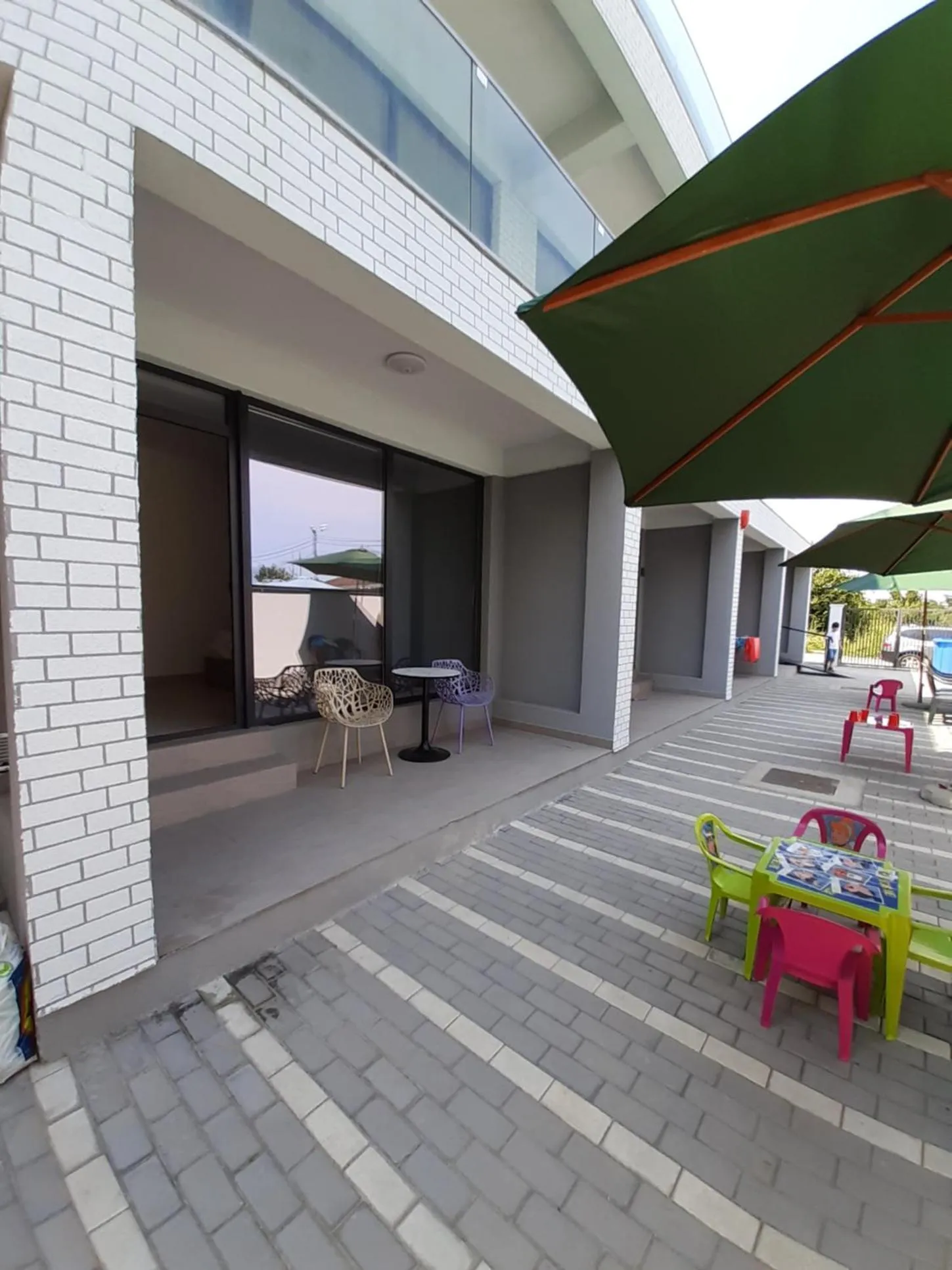 Facade/entrance in Vila Arthur