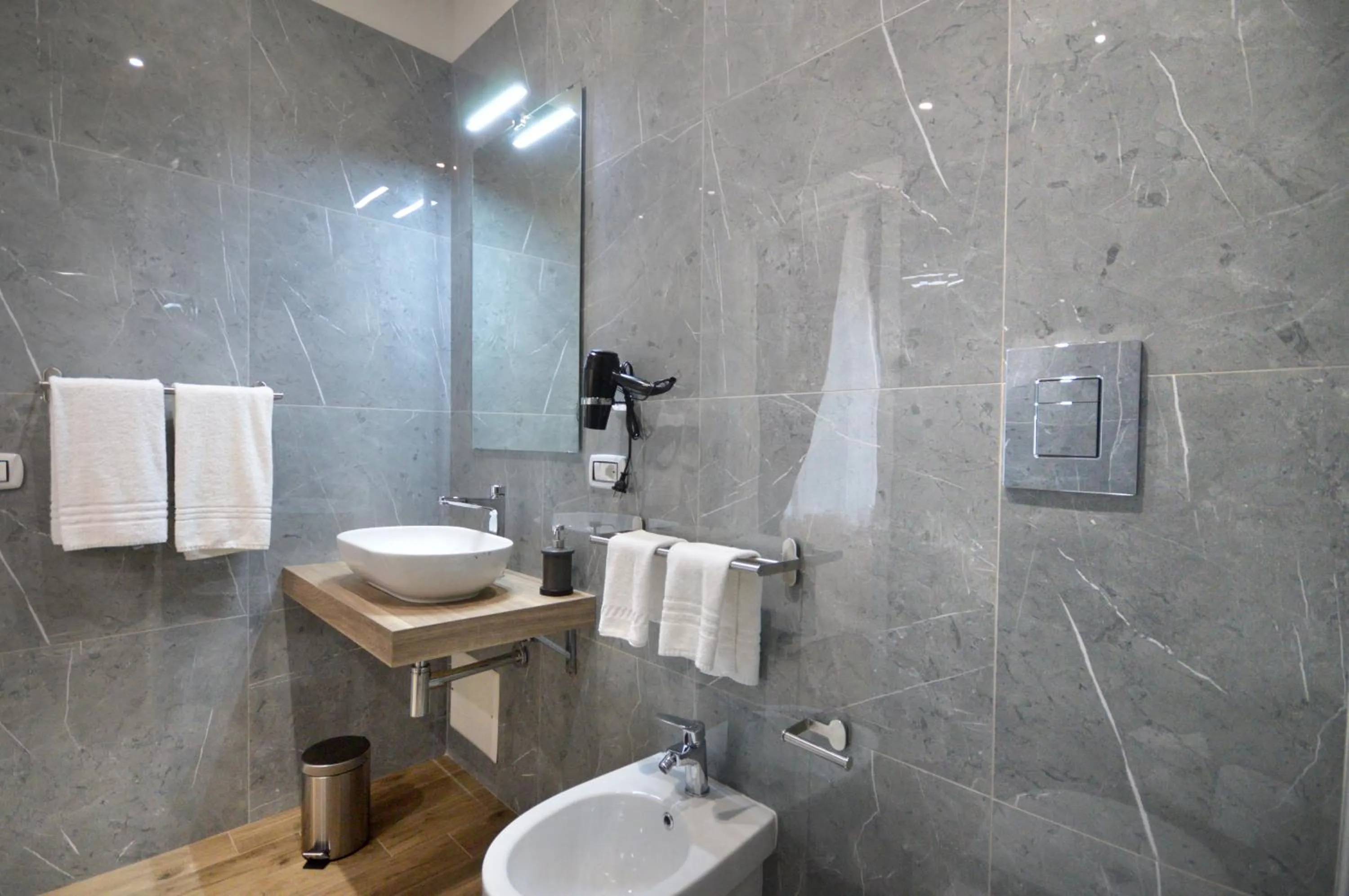 Bathroom in Napoliseason Rooms & Breakfast