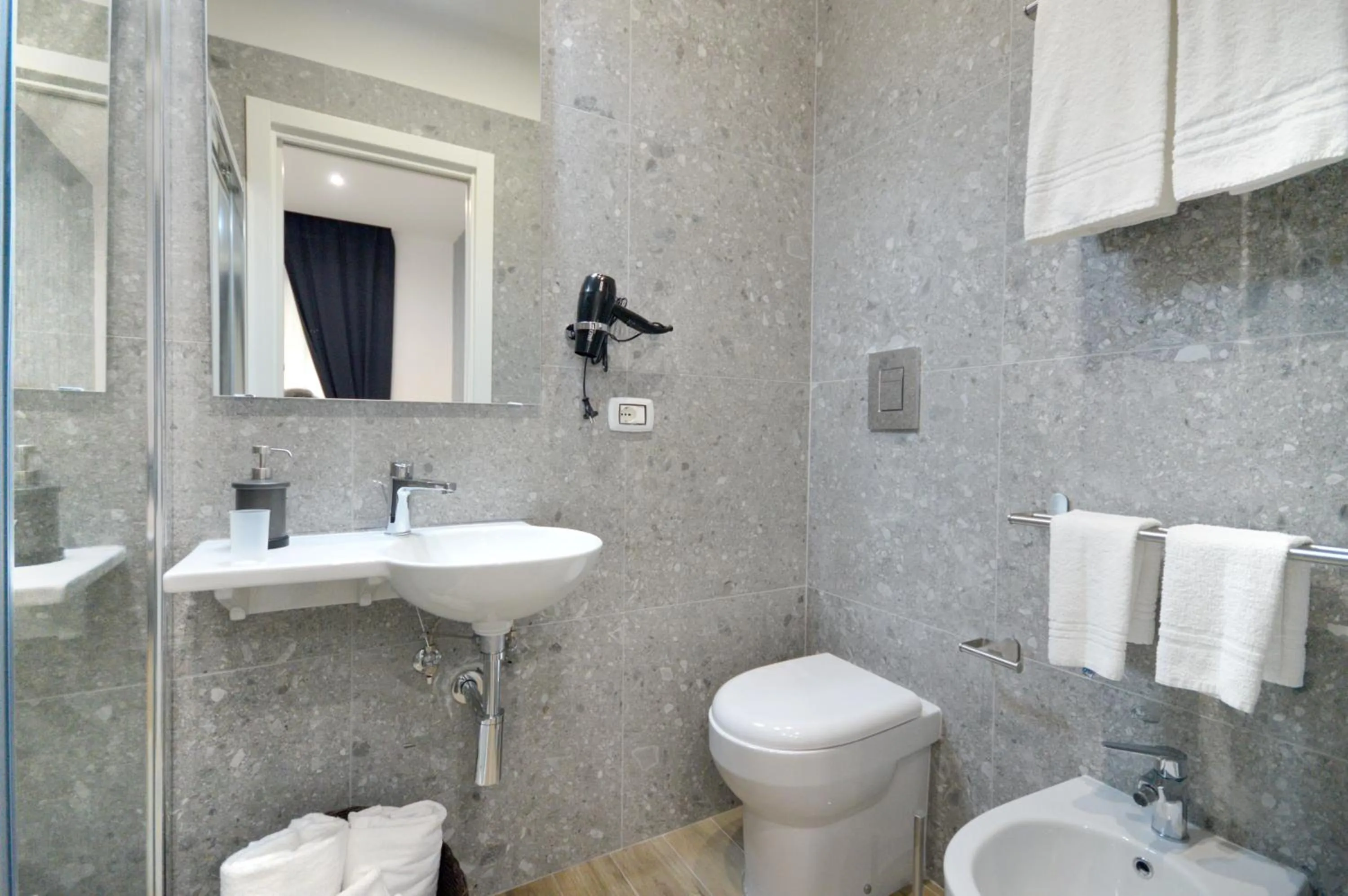 Bathroom in Napoliseason Rooms & Breakfast