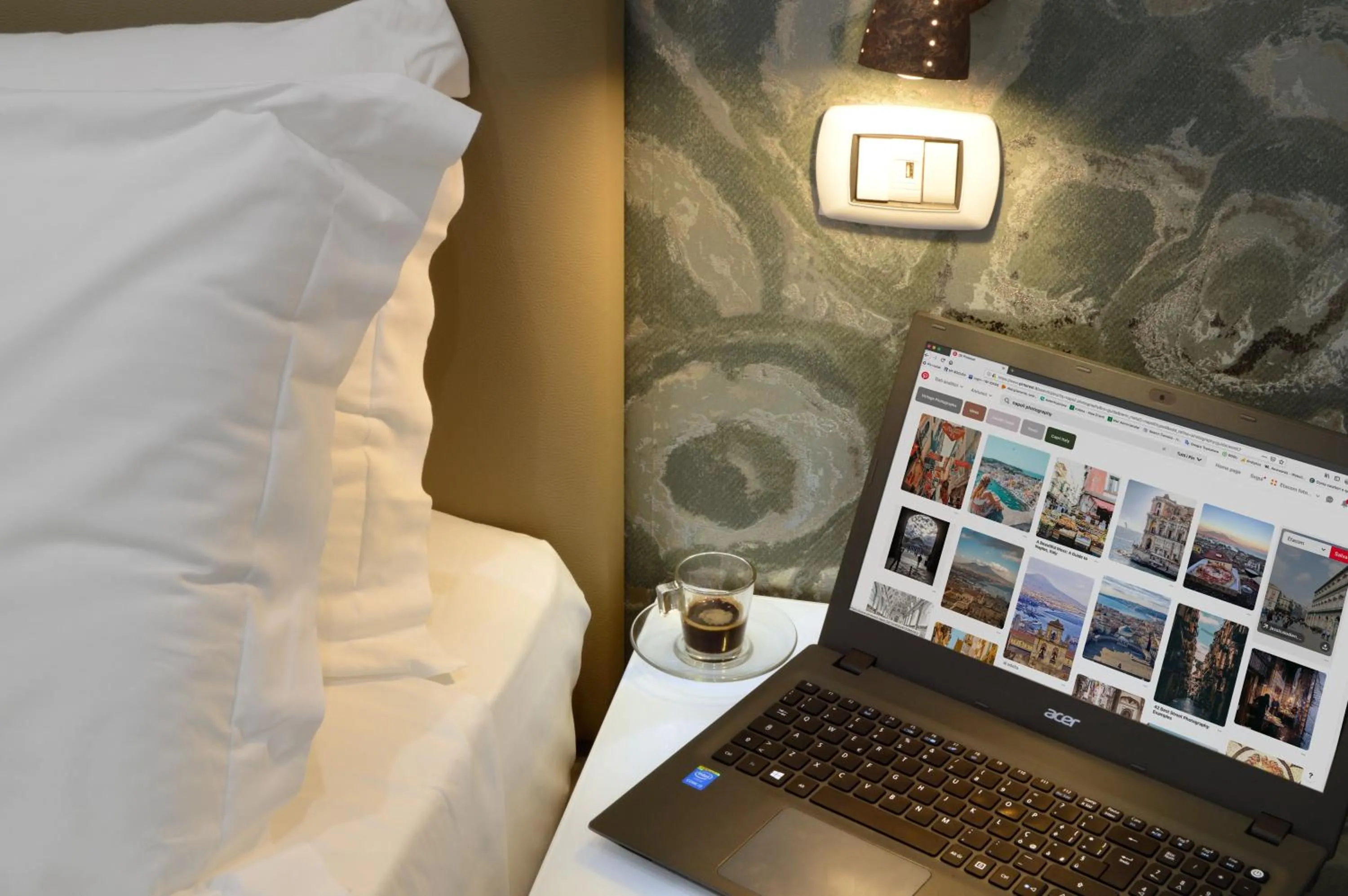 Decorative detail, Bed in Napoliseason Rooms & Breakfast