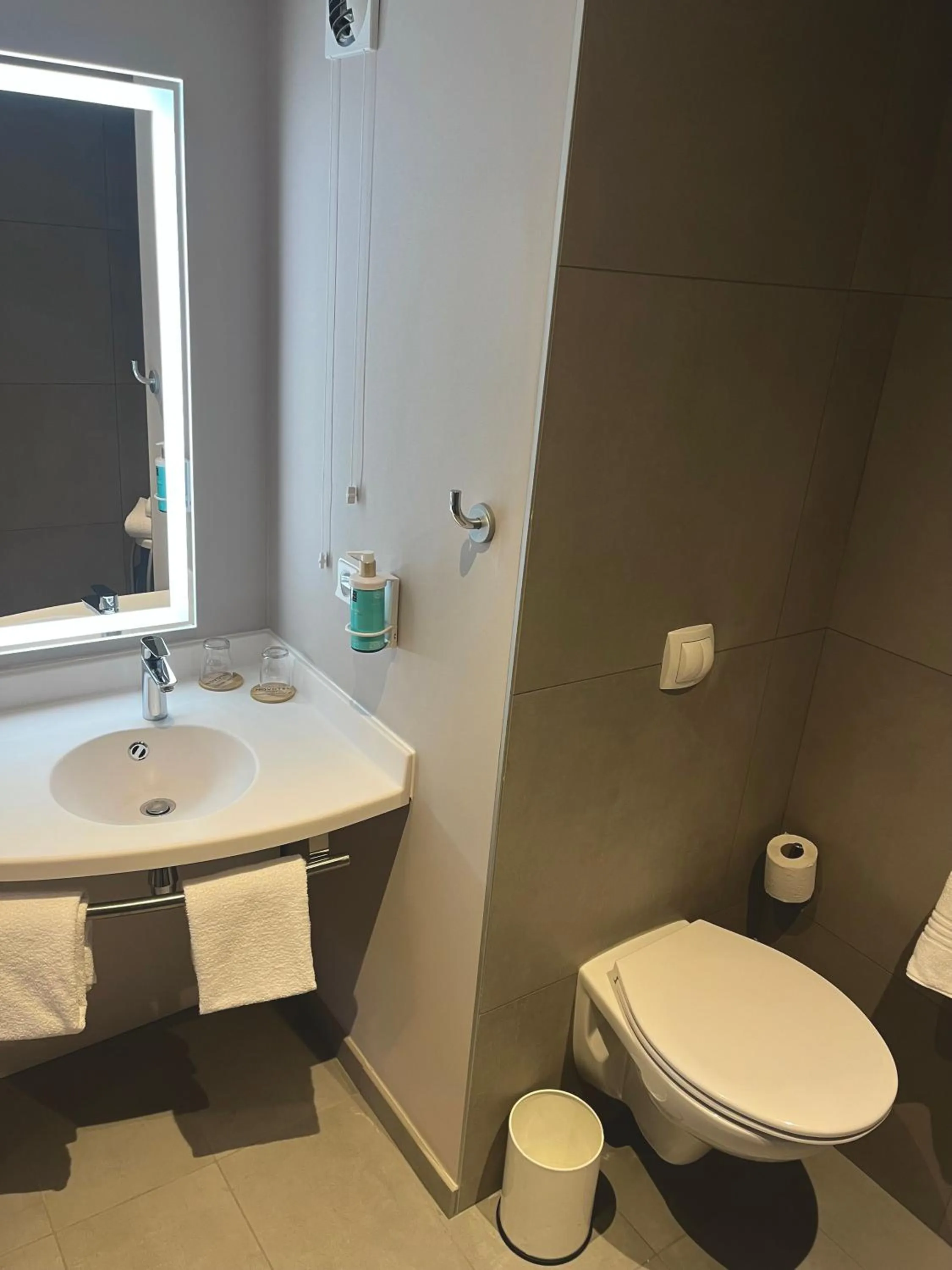 Bathroom in Novotel Suites Clermont Ferrand Polydome