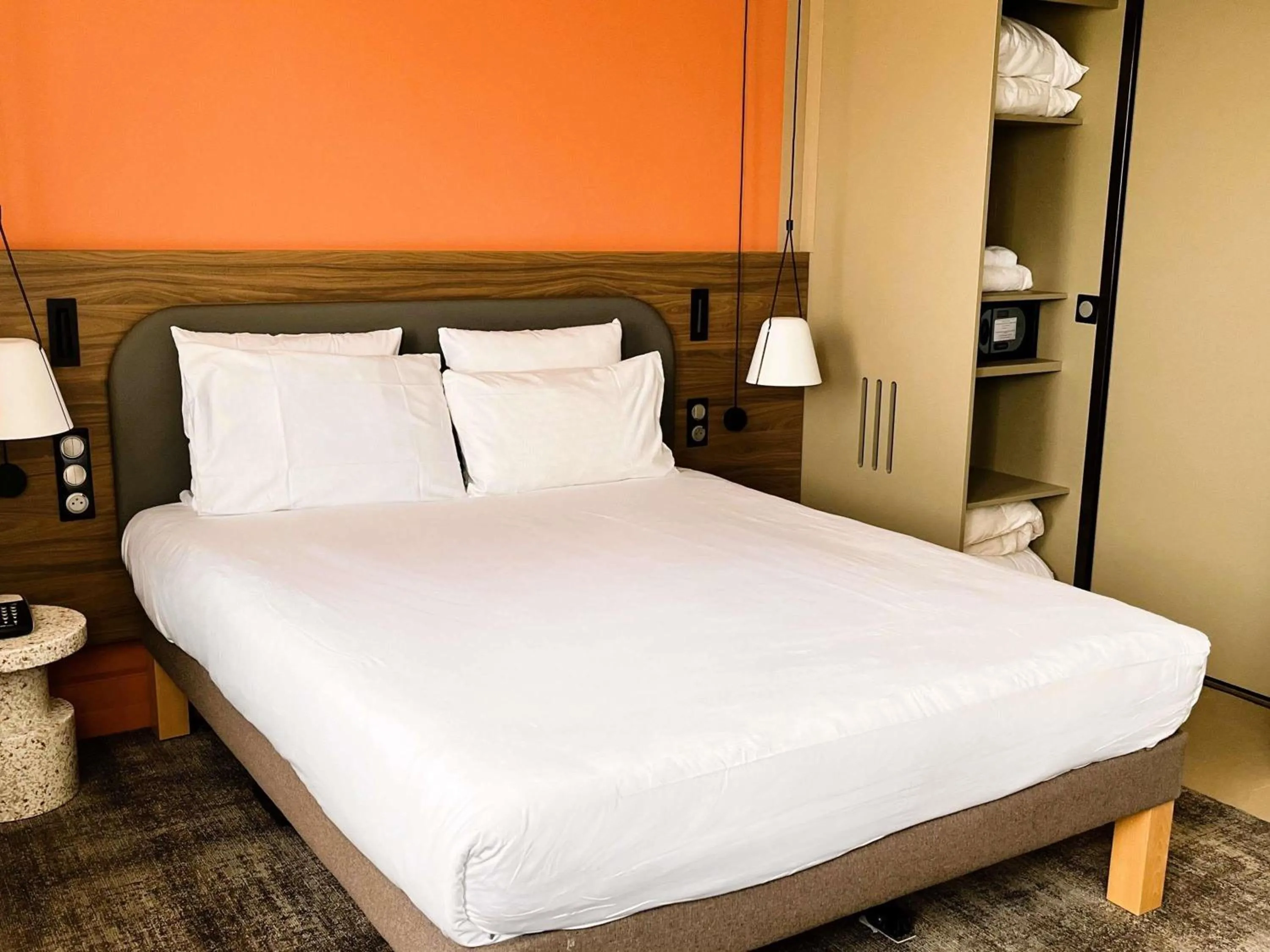 Bedroom, Bed in Novotel Suites Clermont Ferrand Polydome