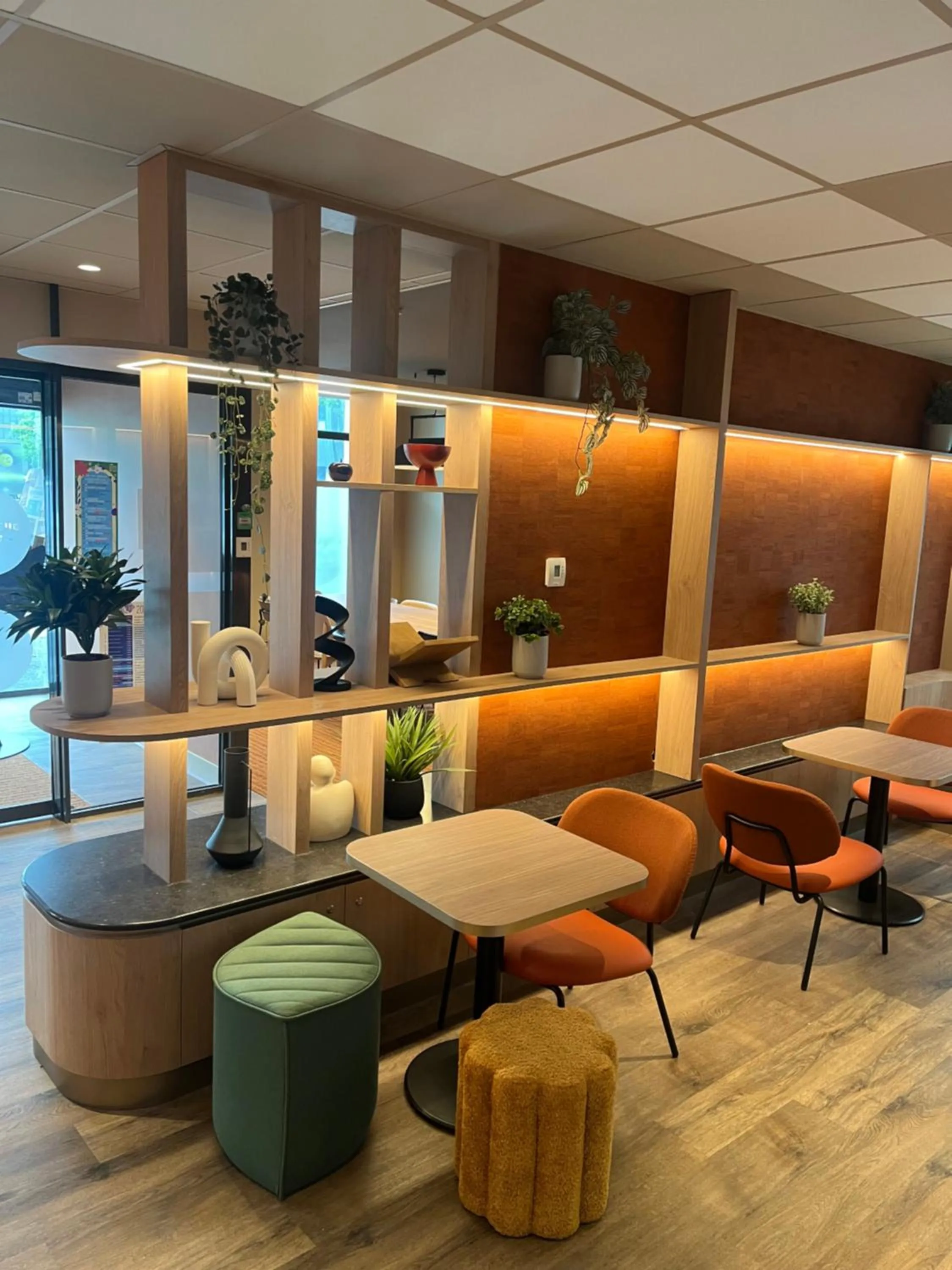 Lounge or bar in Novotel Suites Clermont Ferrand Polydome