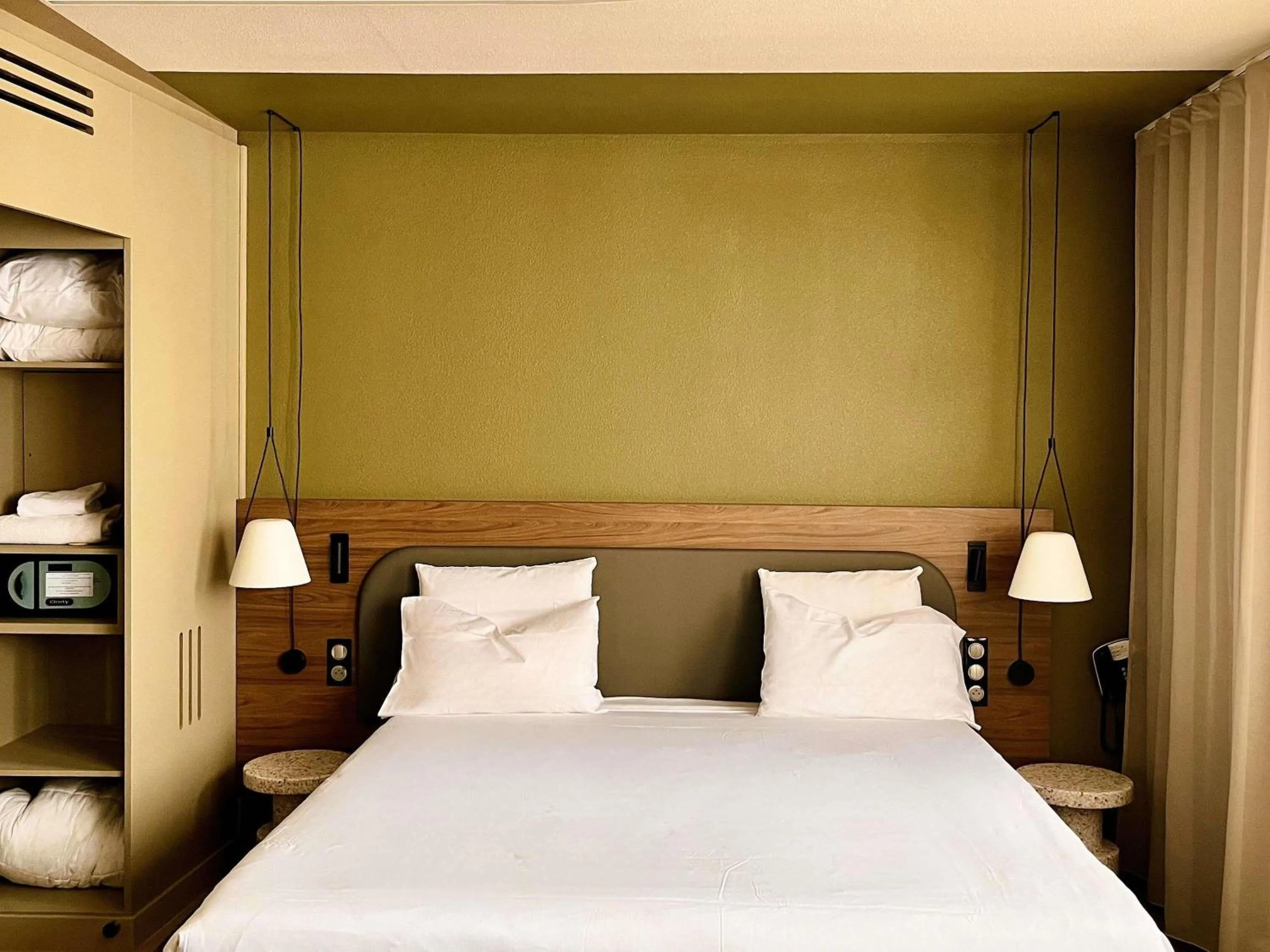 Bedroom, Bed in Novotel Suites Clermont Ferrand Polydome