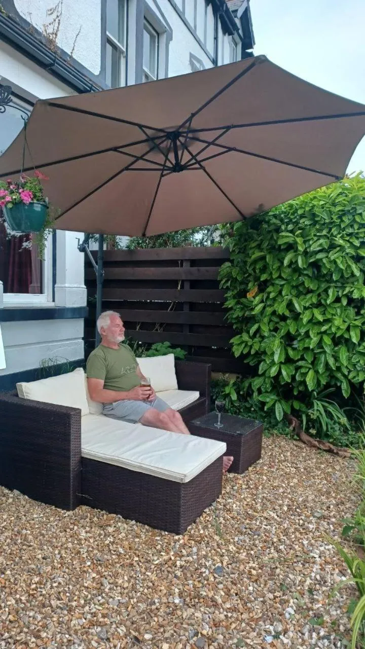 Patio in Glan Heulog