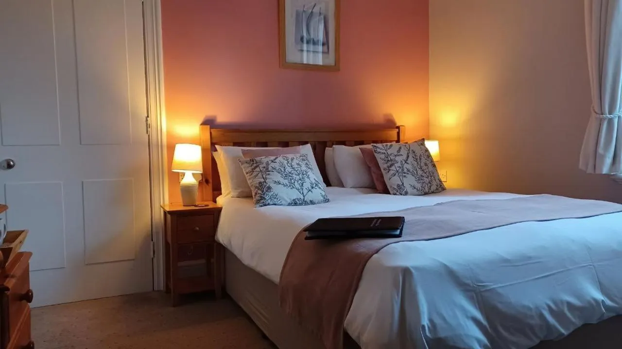 Bedroom, Bed in Glan Heulog