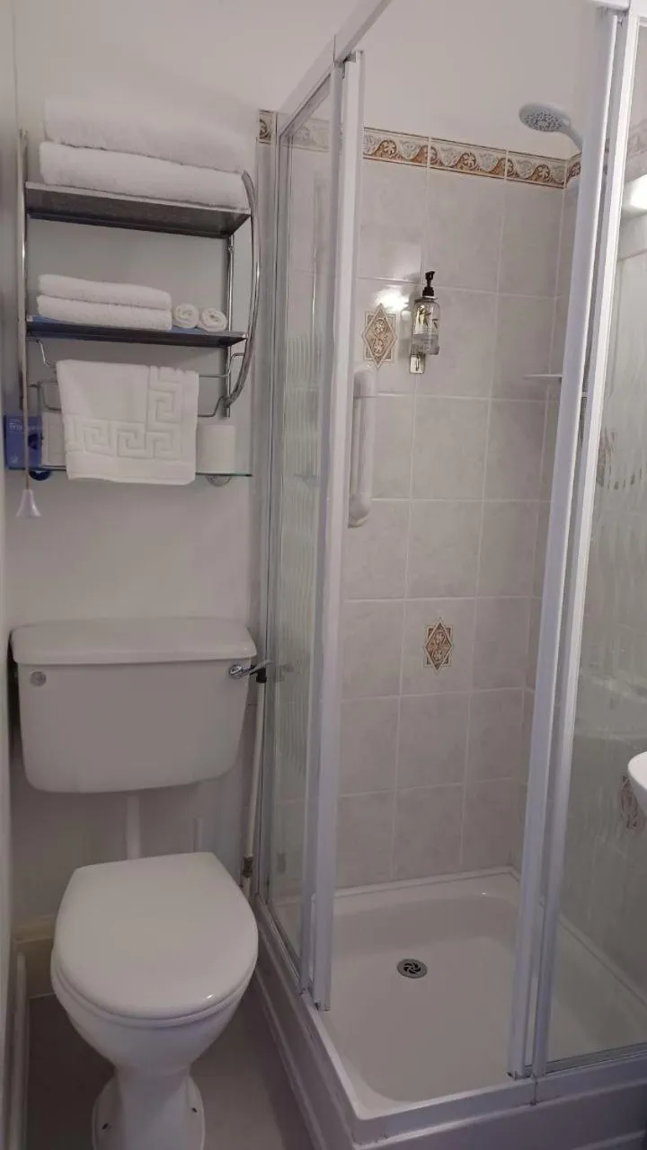 Bathroom in Glan Heulog