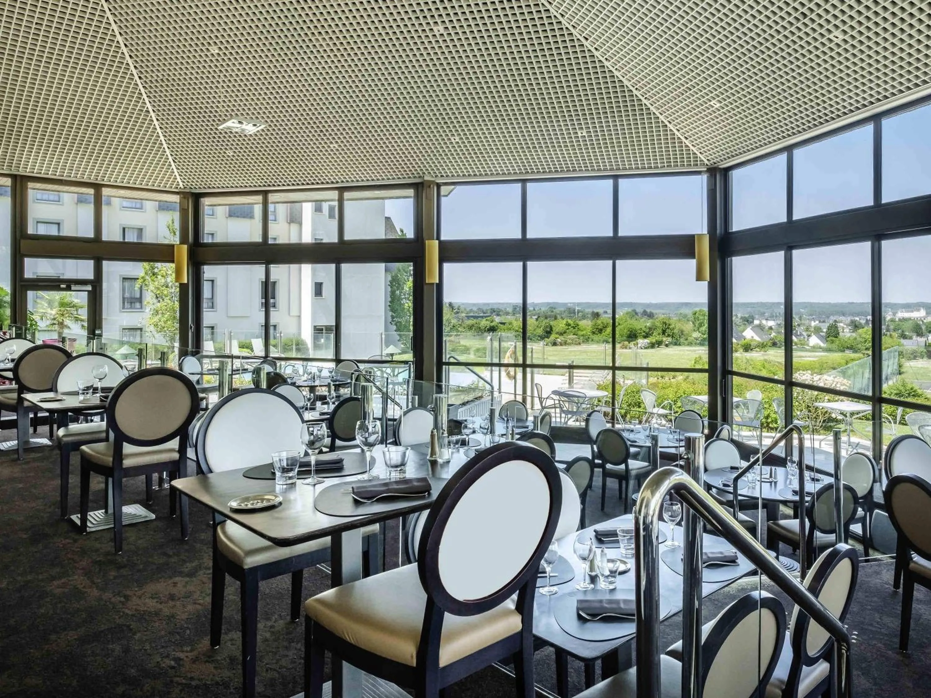 Restaurant/places to eat in Novotel Amboise