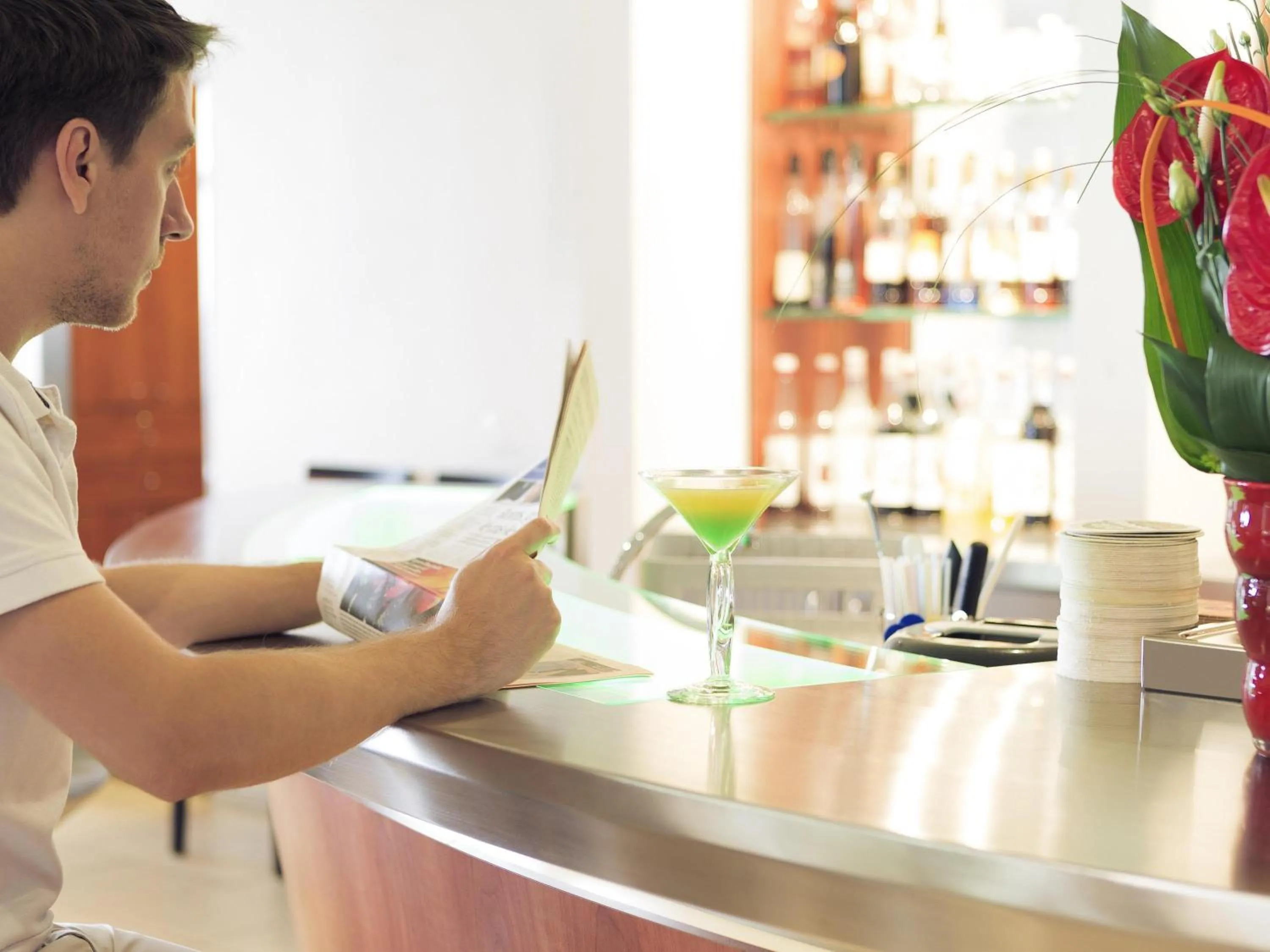 Lounge or bar in Novotel Amboise