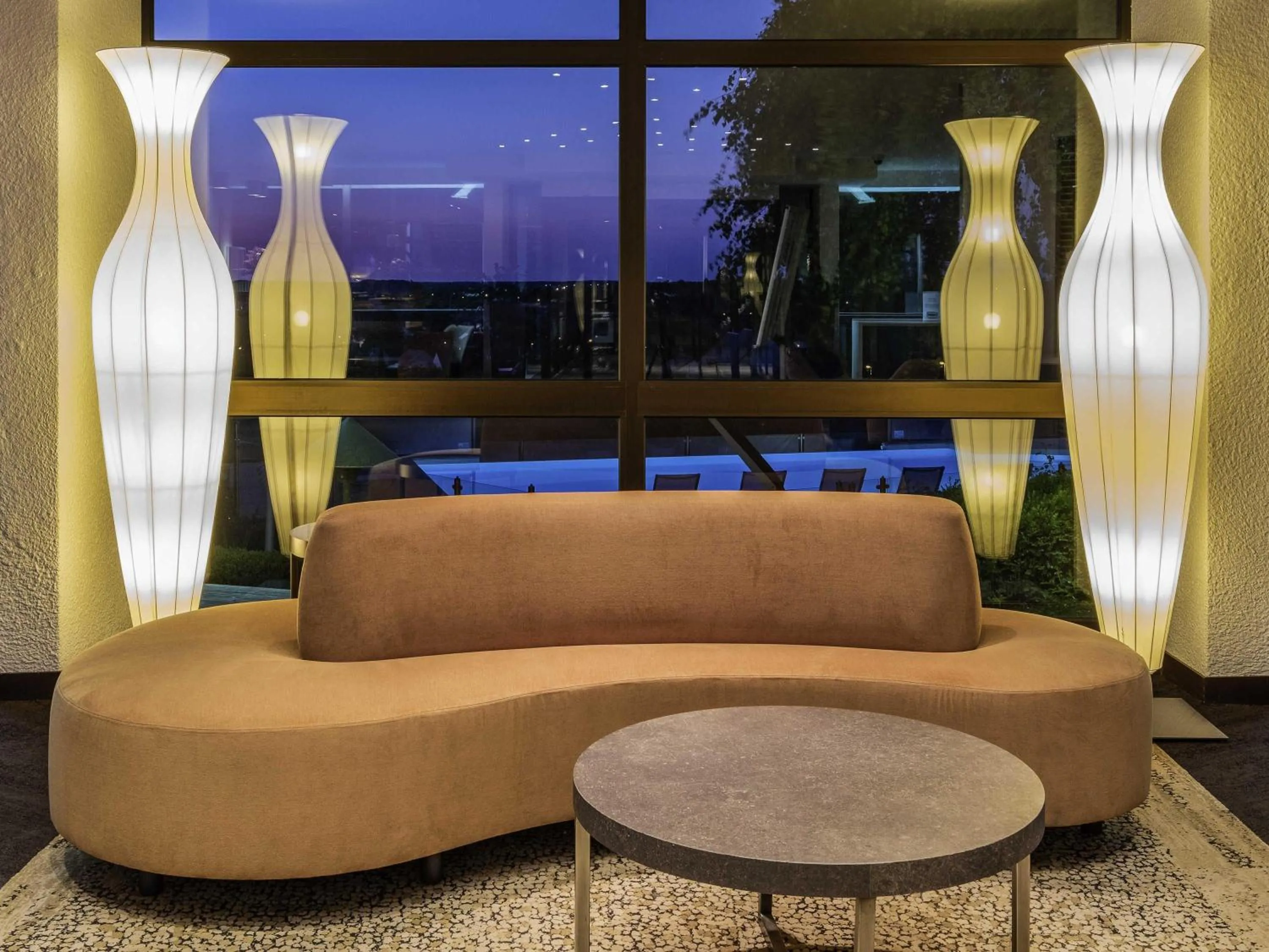 Lounge or bar in Novotel Amboise