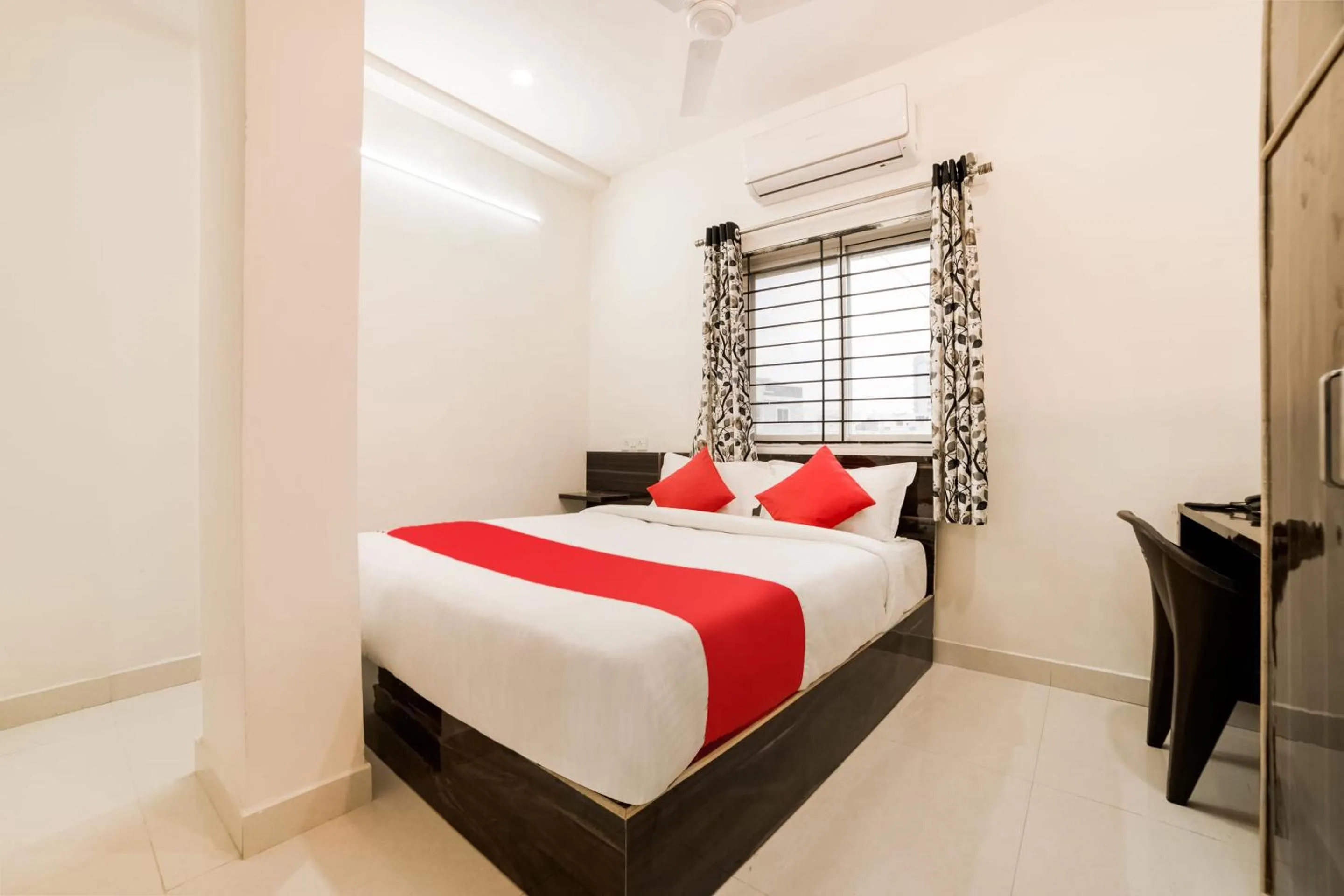 Bedroom, Bed in Super Hotel O Lucky Hotels Gachibowli