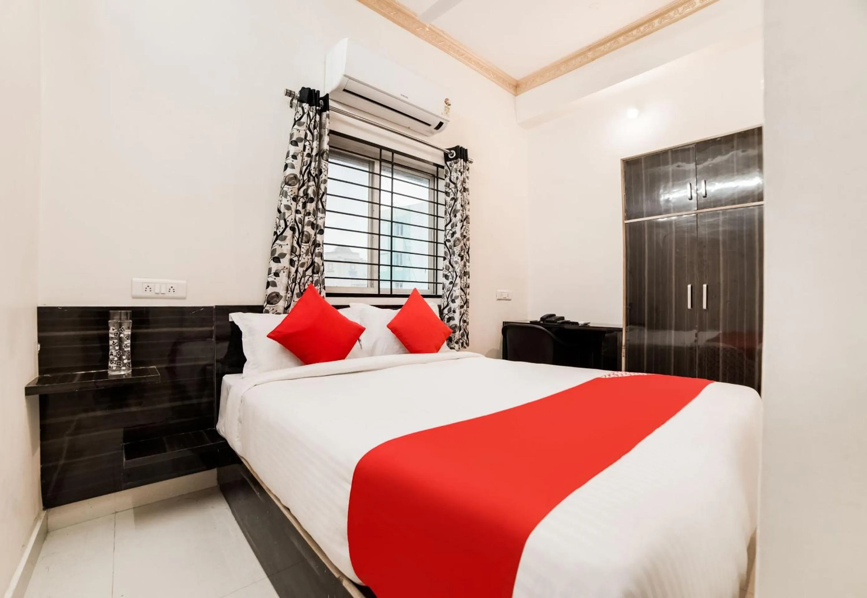 Bedroom, Bed in Super Hotel O Lucky Hotels Gachibowli