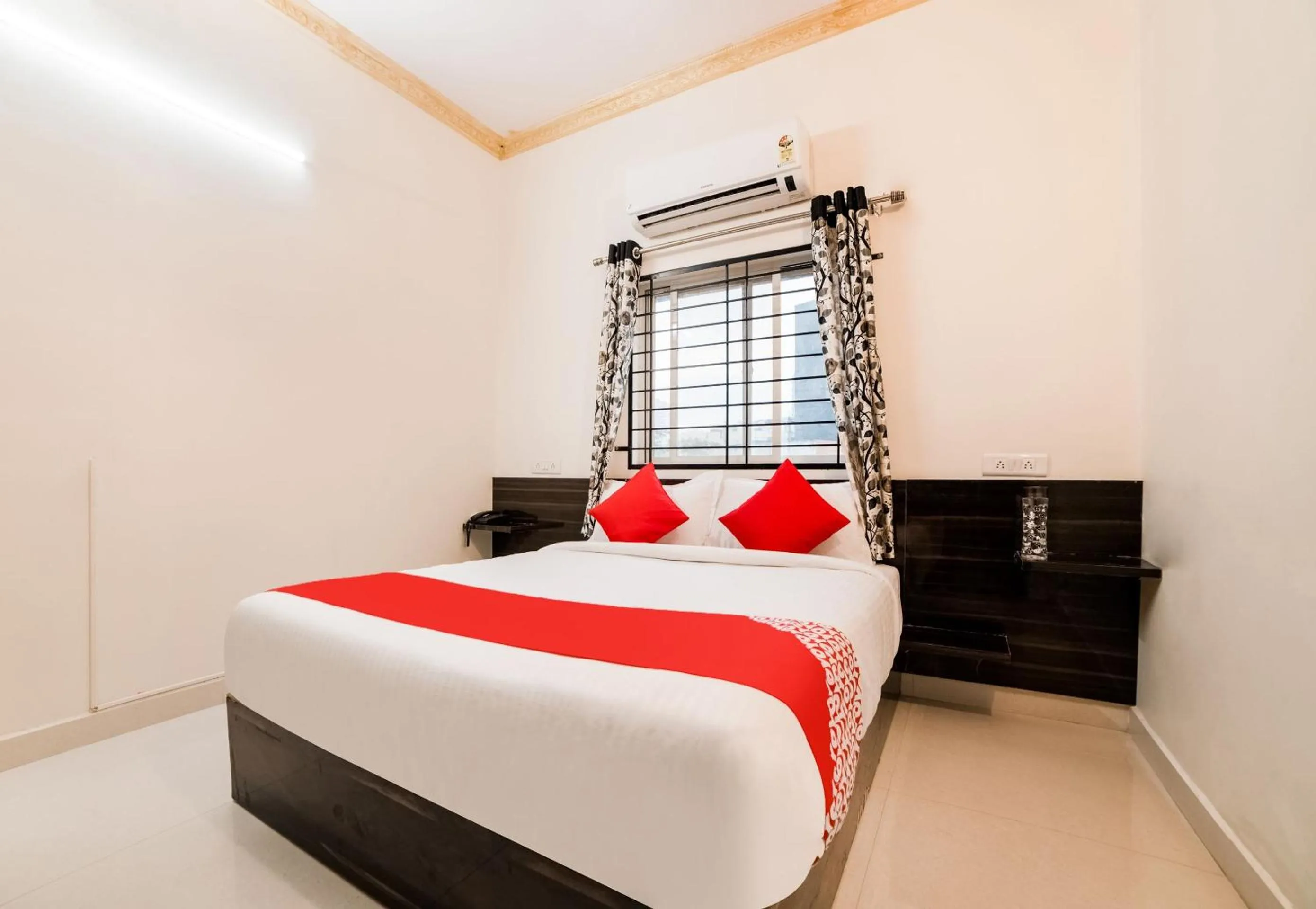 Bedroom, Bed in Super Hotel O Lucky Hotels Gachibowli