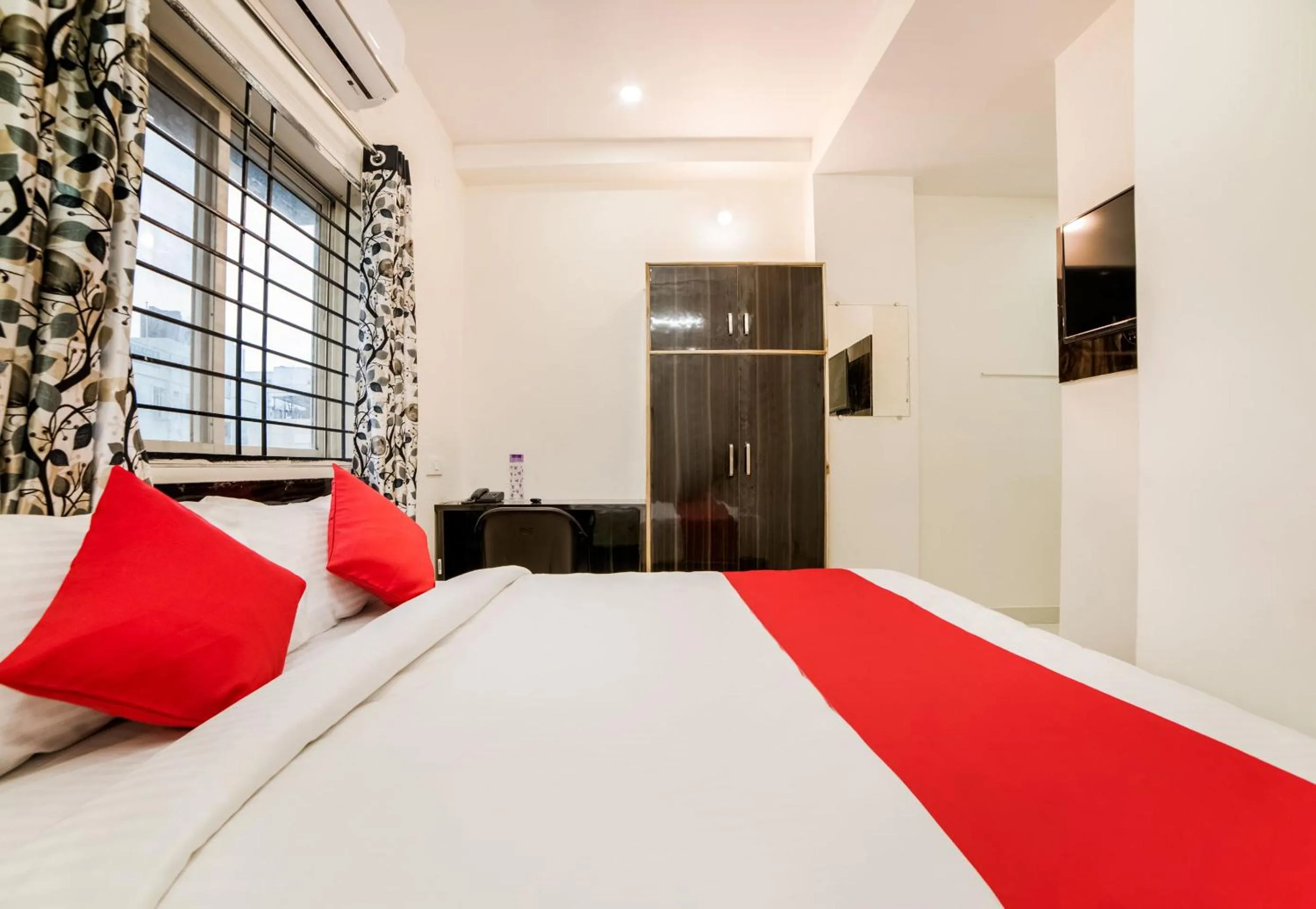 Bedroom, Bed in Super Hotel O Lucky Hotels Gachibowli