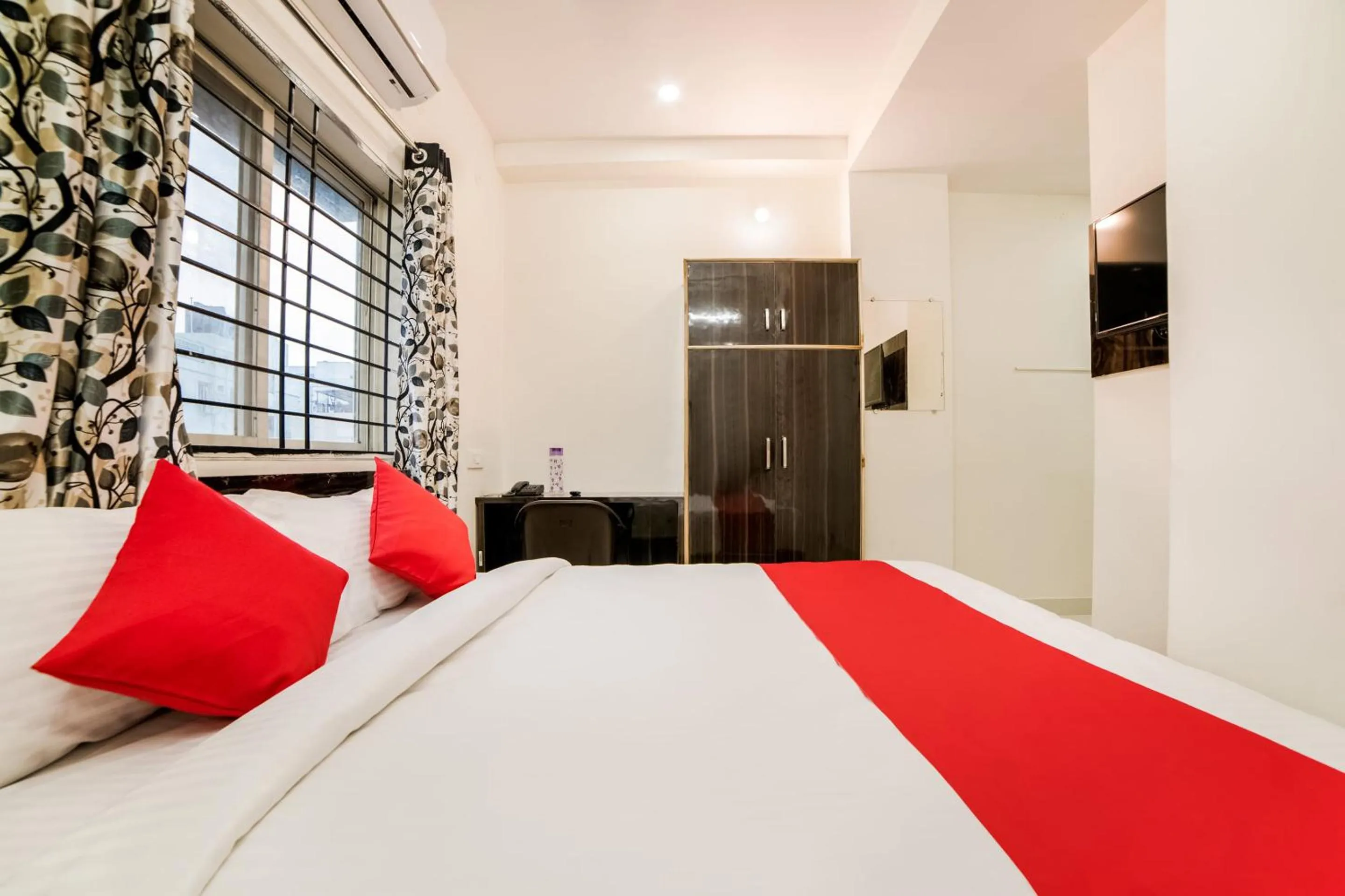 Bedroom, Bed in Super Hotel O Lucky Hotels Gachibowli