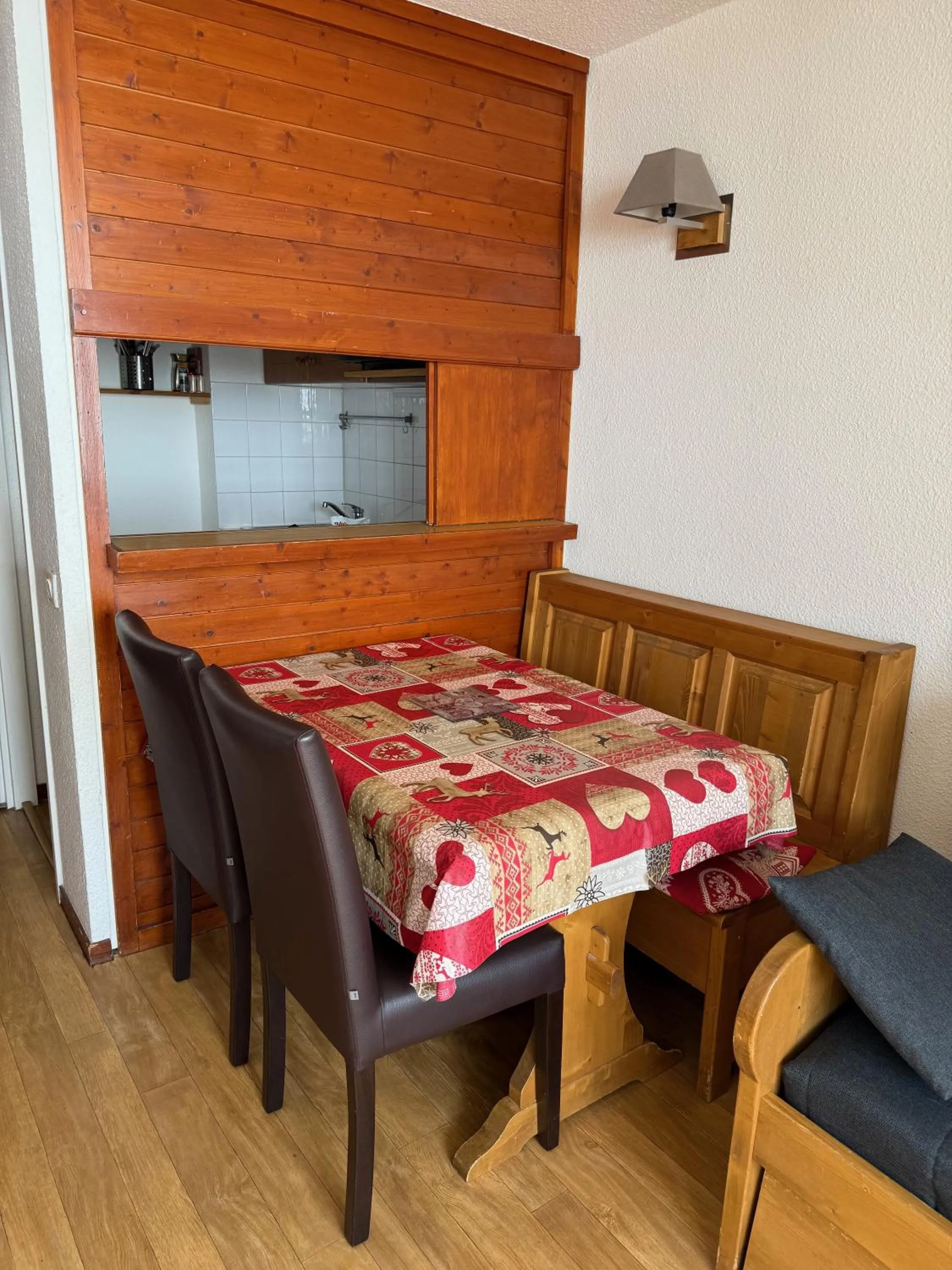 Dining area, Bed in Le Rond Point des Pistes - 4 personnes - Tignes Val Claret 2100m - skis aux pieds