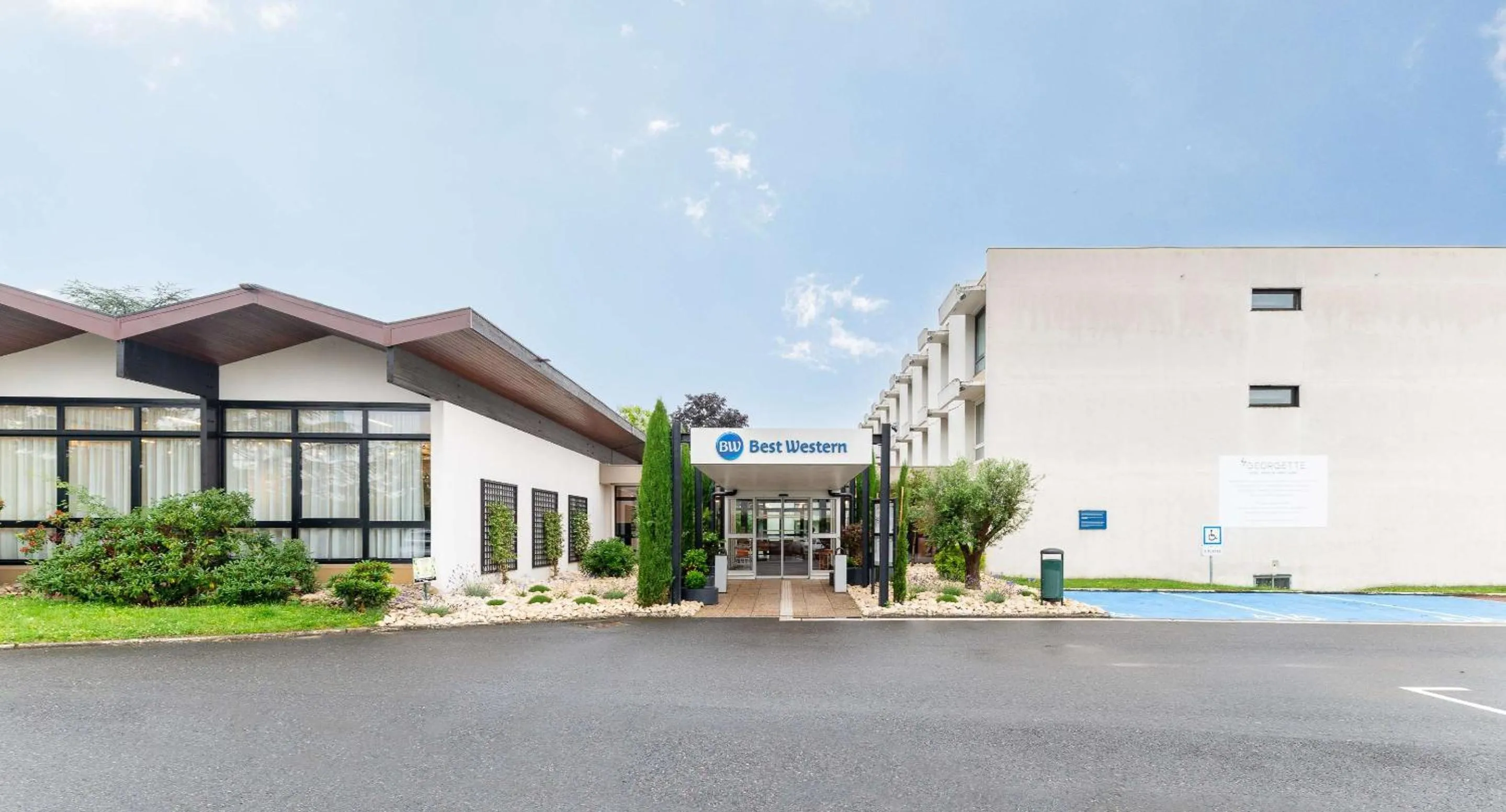 Property building in Best Western Porte du Forez