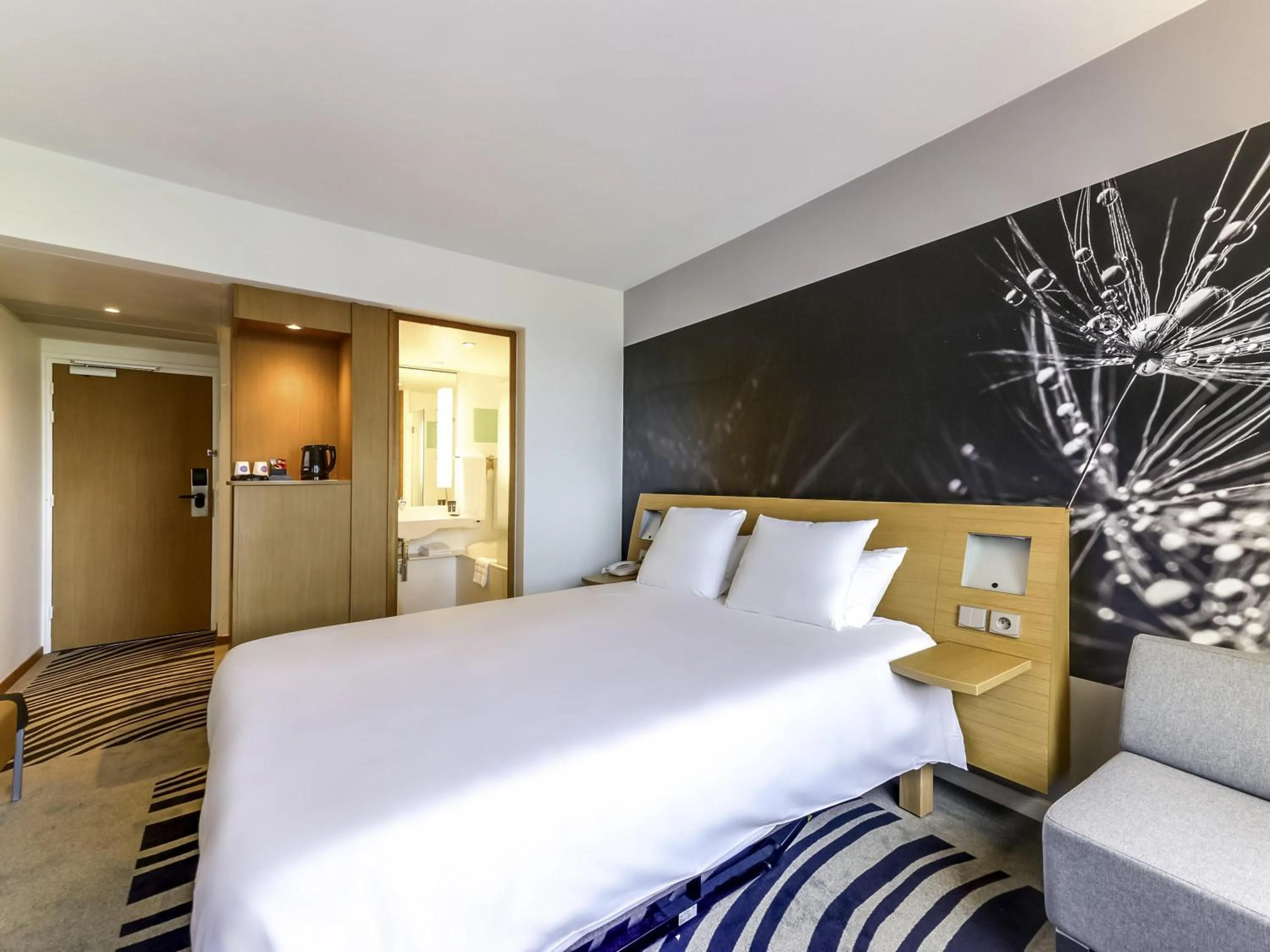 Bedroom, Bed in Novotel Massy Palaiseau